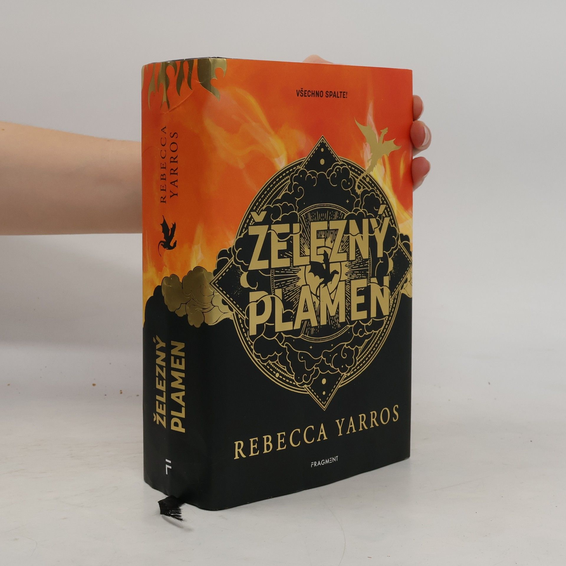 Rebecca Yarros Železný plamen
