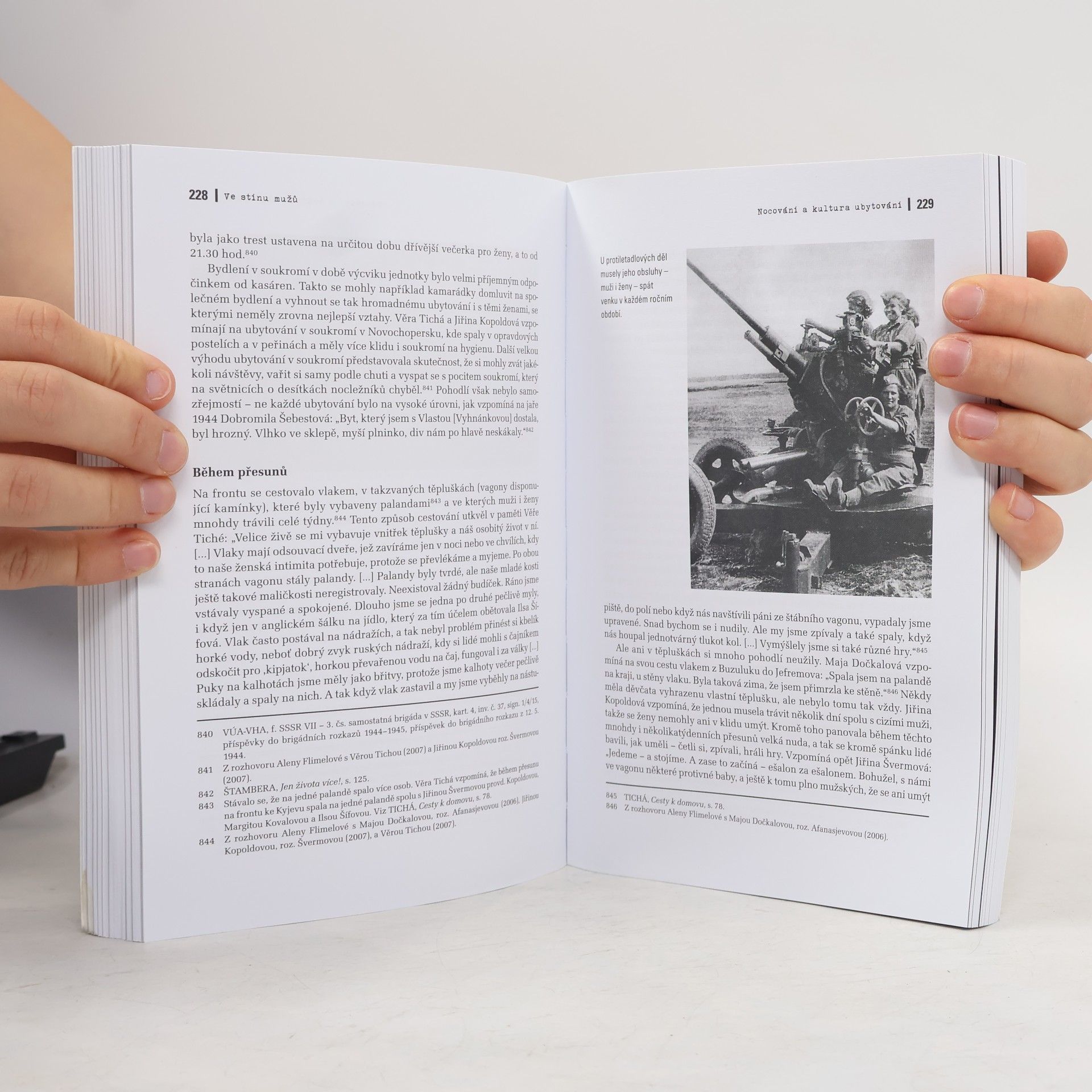 Alena Flimelová Ve stínu mužů : ženy v československých vojenských jednotkách na východní frontě v letech 1942-1945