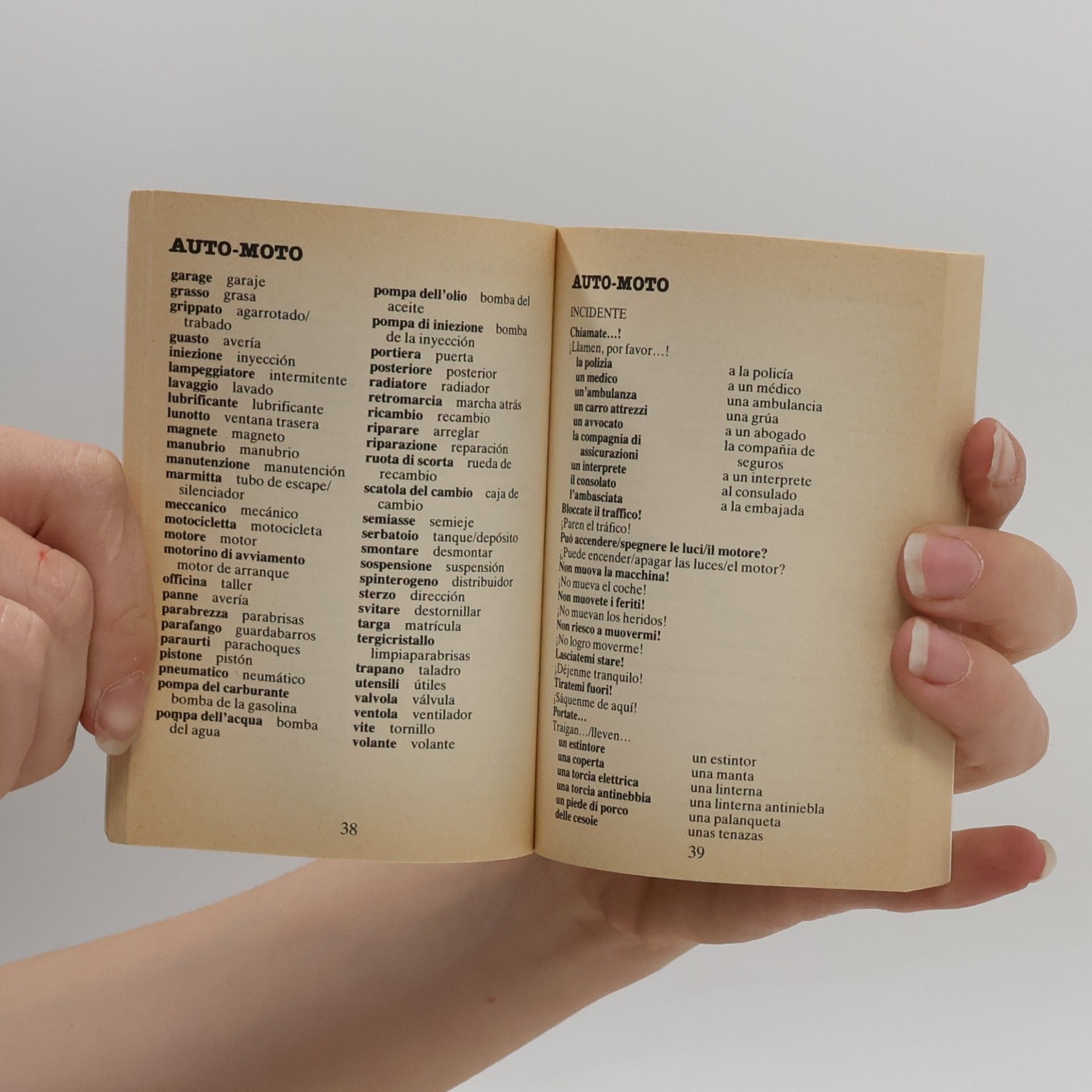 Various authors Parlare Spagnolo in 700 frasi