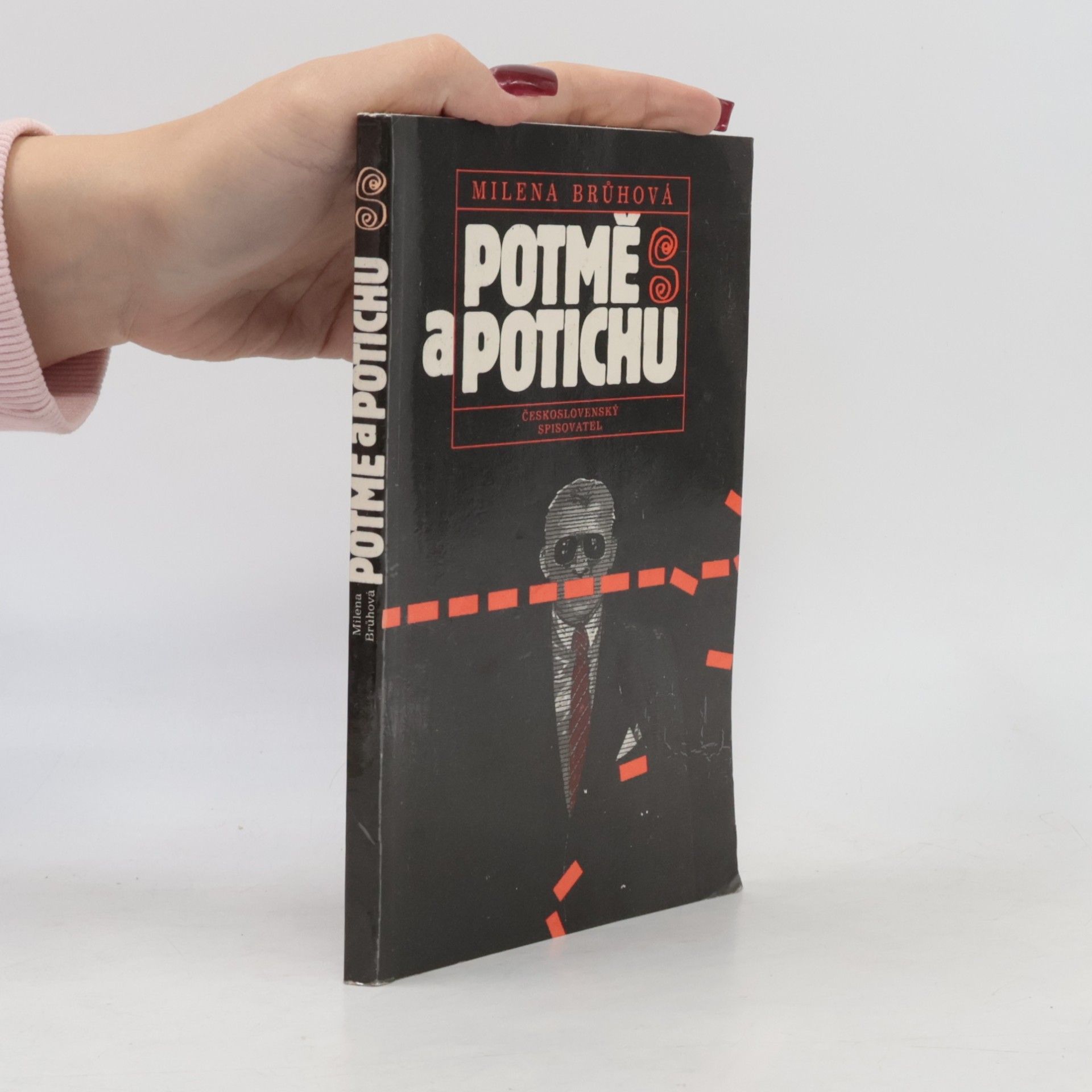 Potmě a potichu
