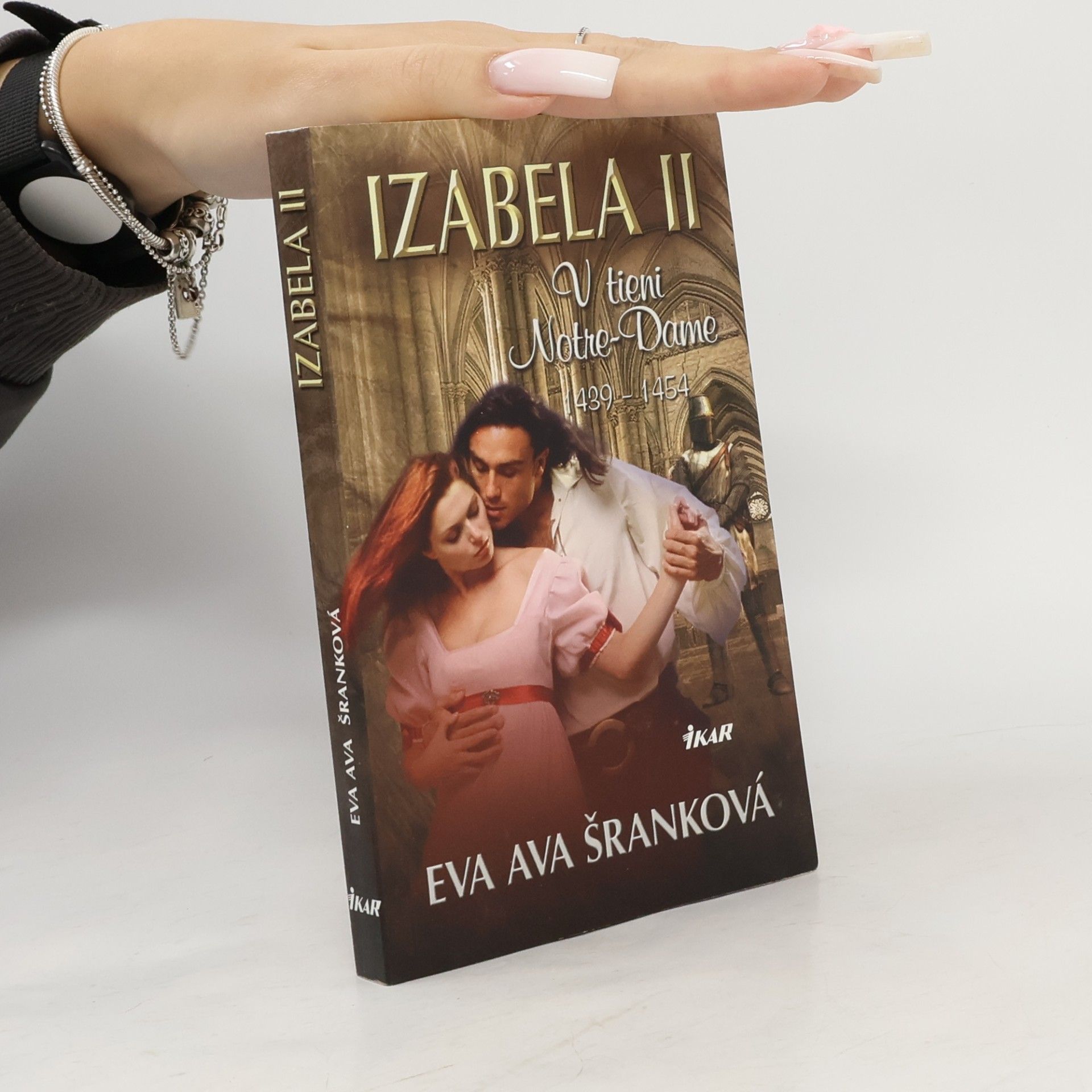 Izabela II. V tieni Notre-dame
