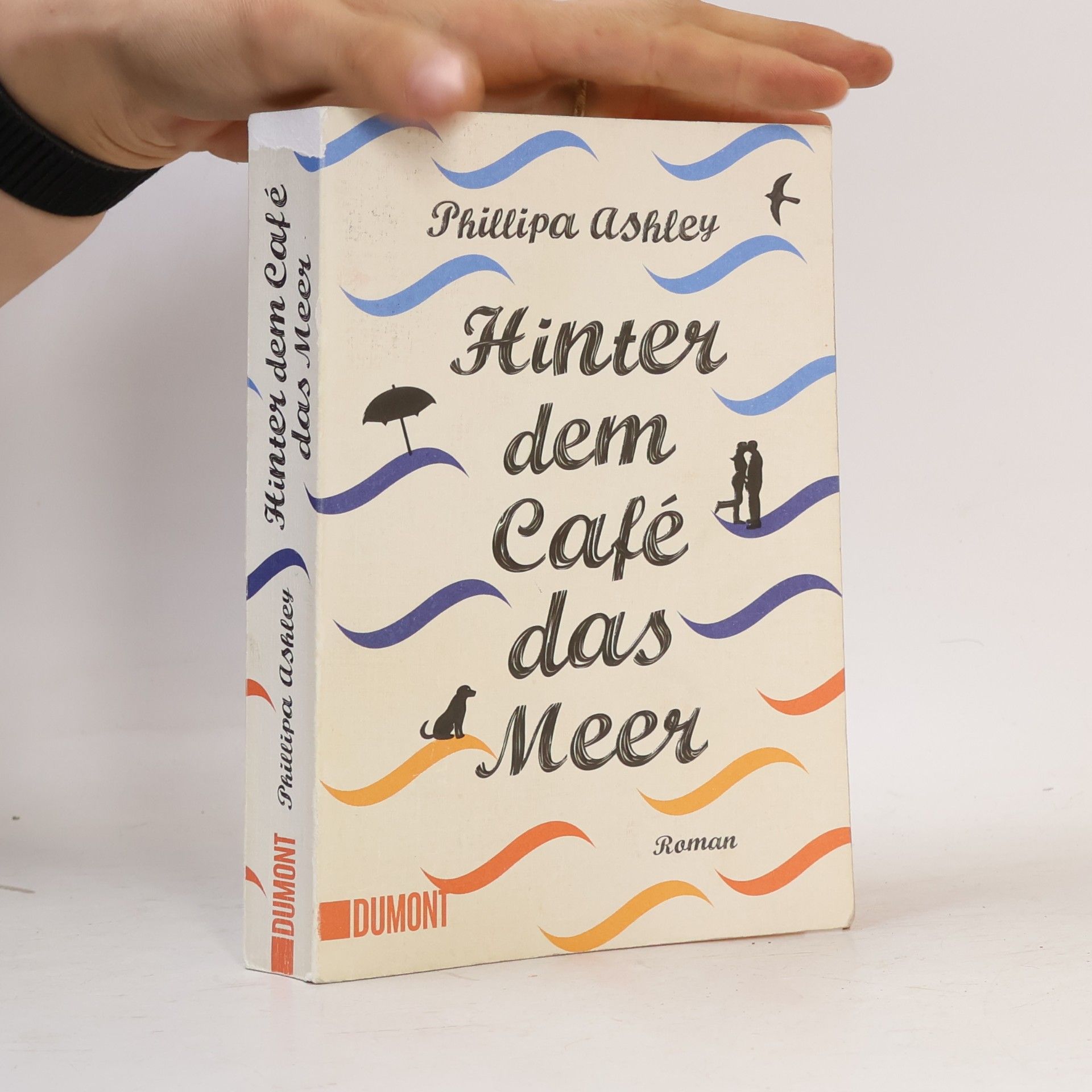Phillipa Ashley Hinter dem Café das Meer