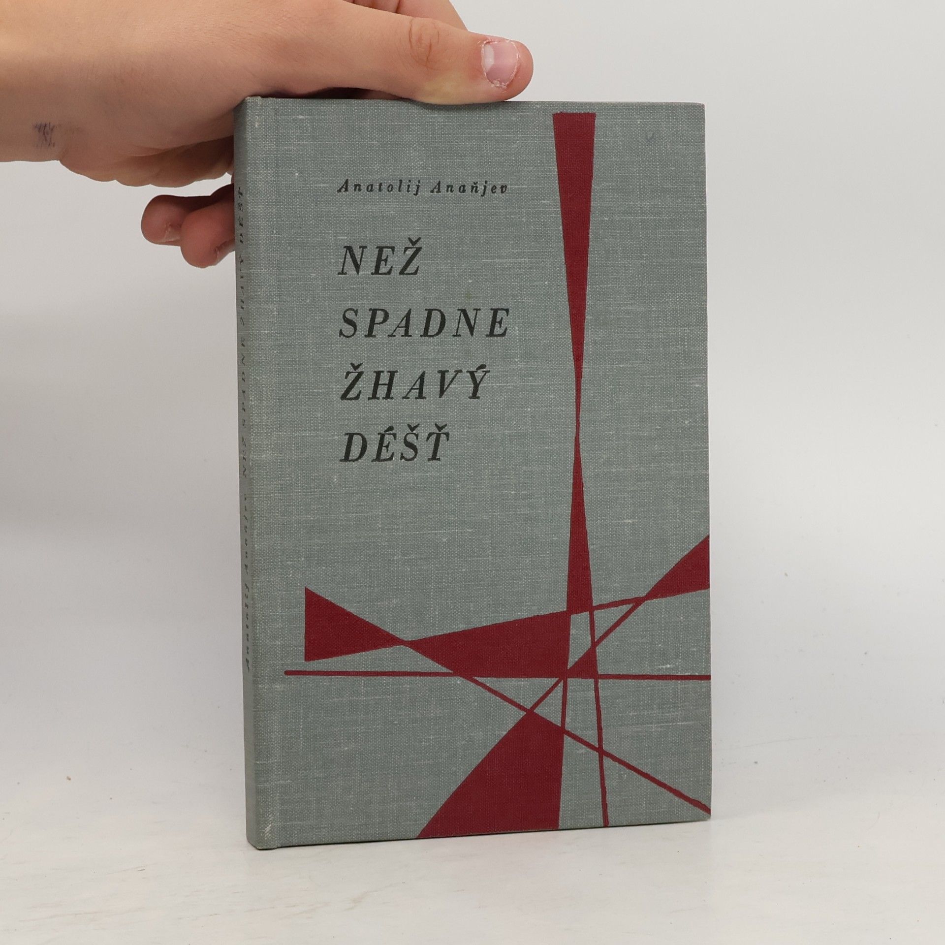 Než spadne žhavý déšť