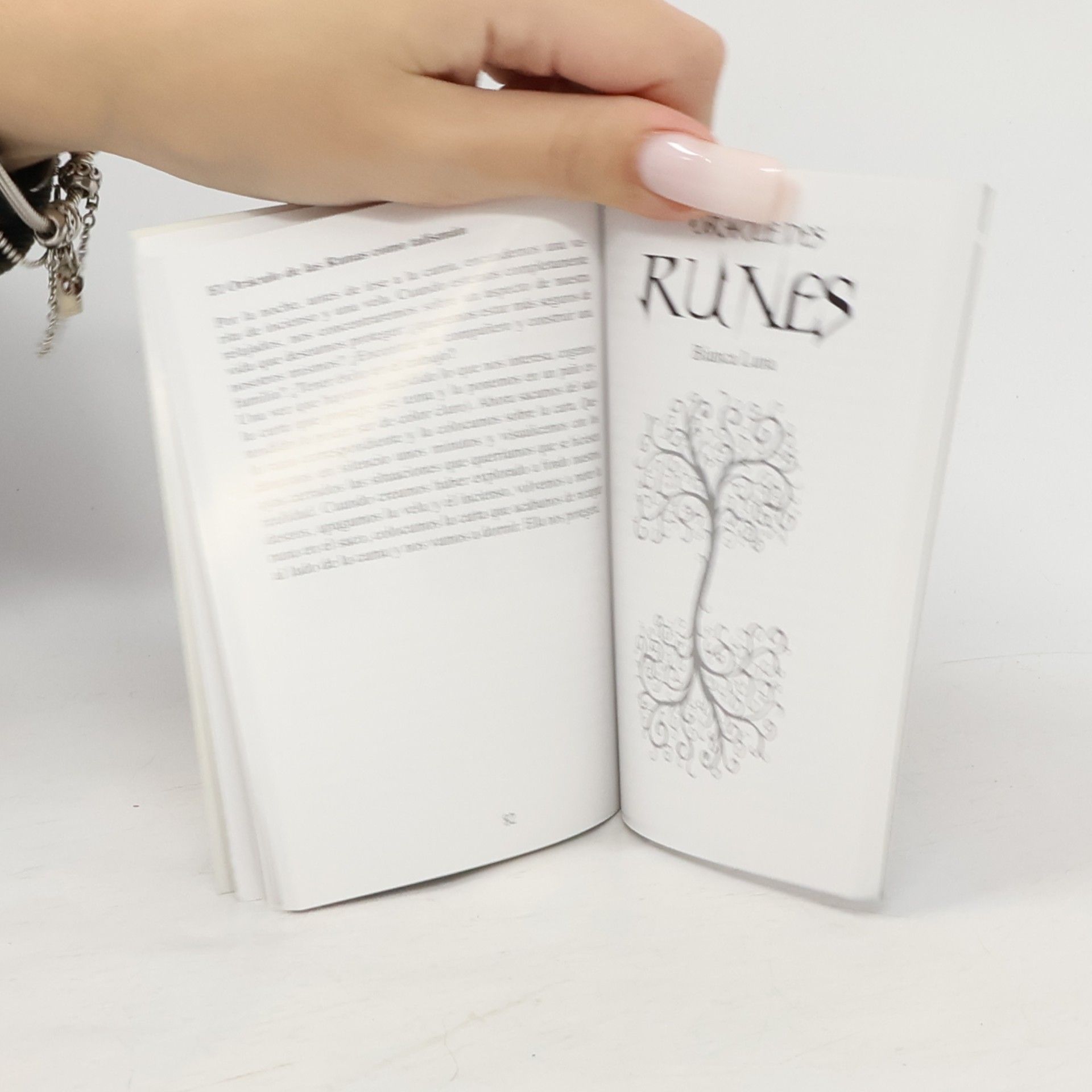 Lo Scarabeo Runes oracle cards