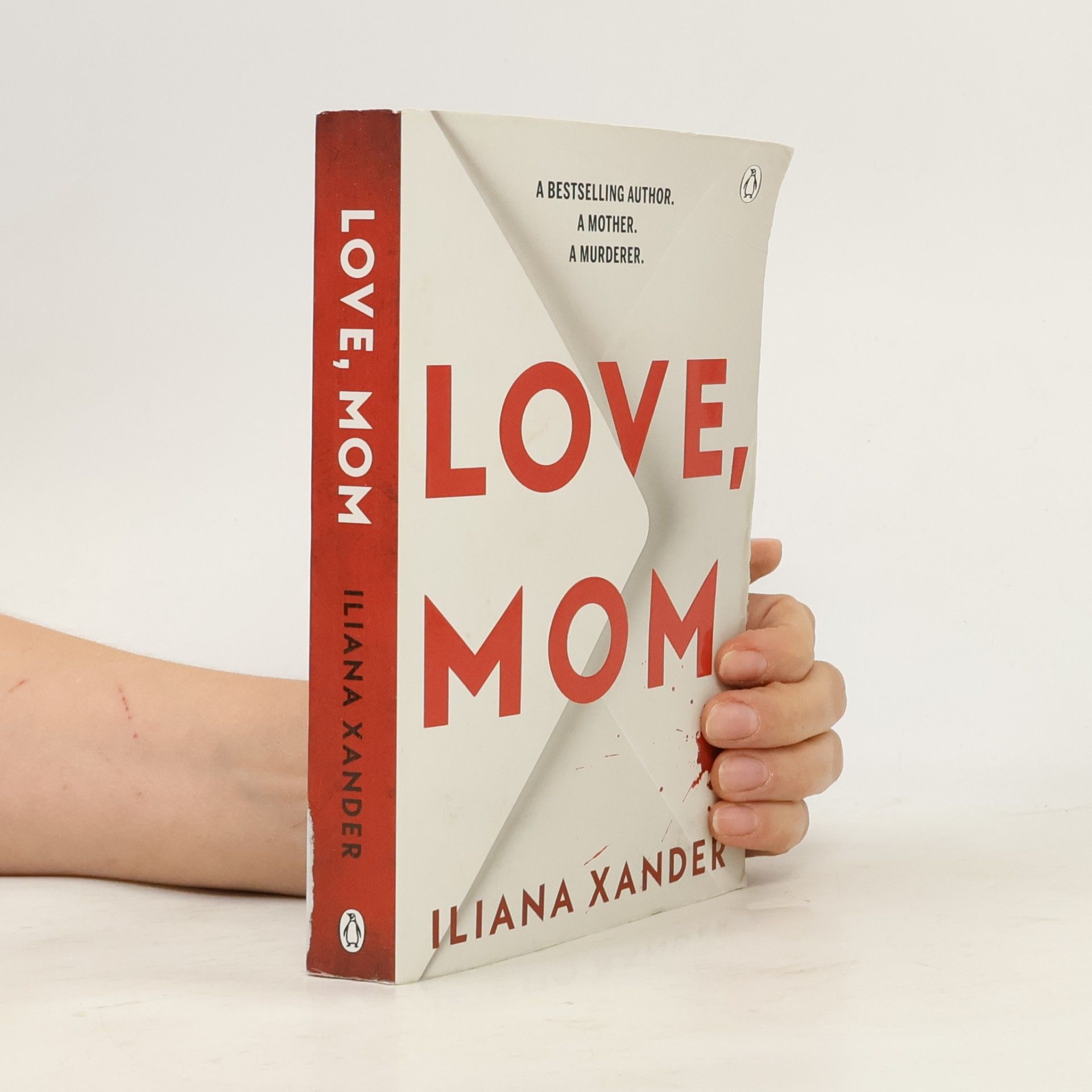 Iliana Xander Love, Mom