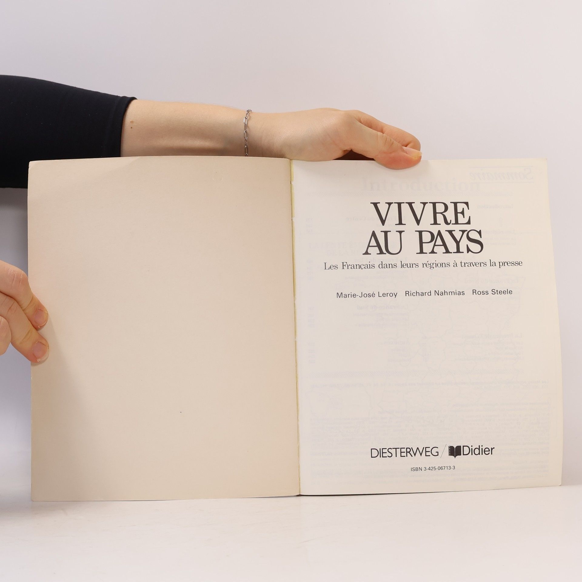 Marie-José Leroy Vivre au pays: Les Français dans leurs régions à travers la presse