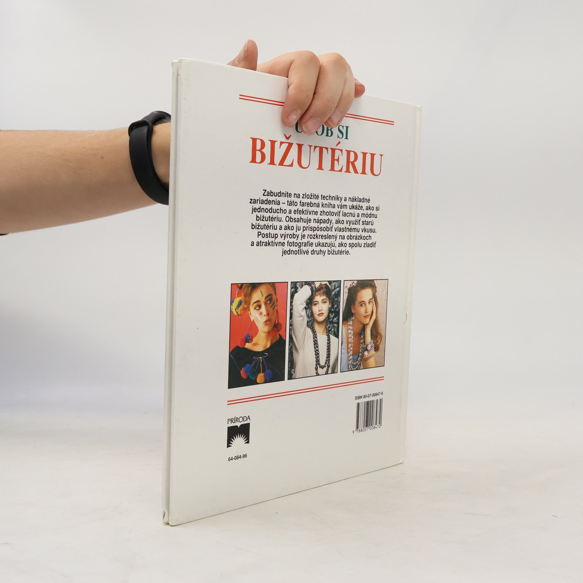 Felicity Everett Urob si bižutériu