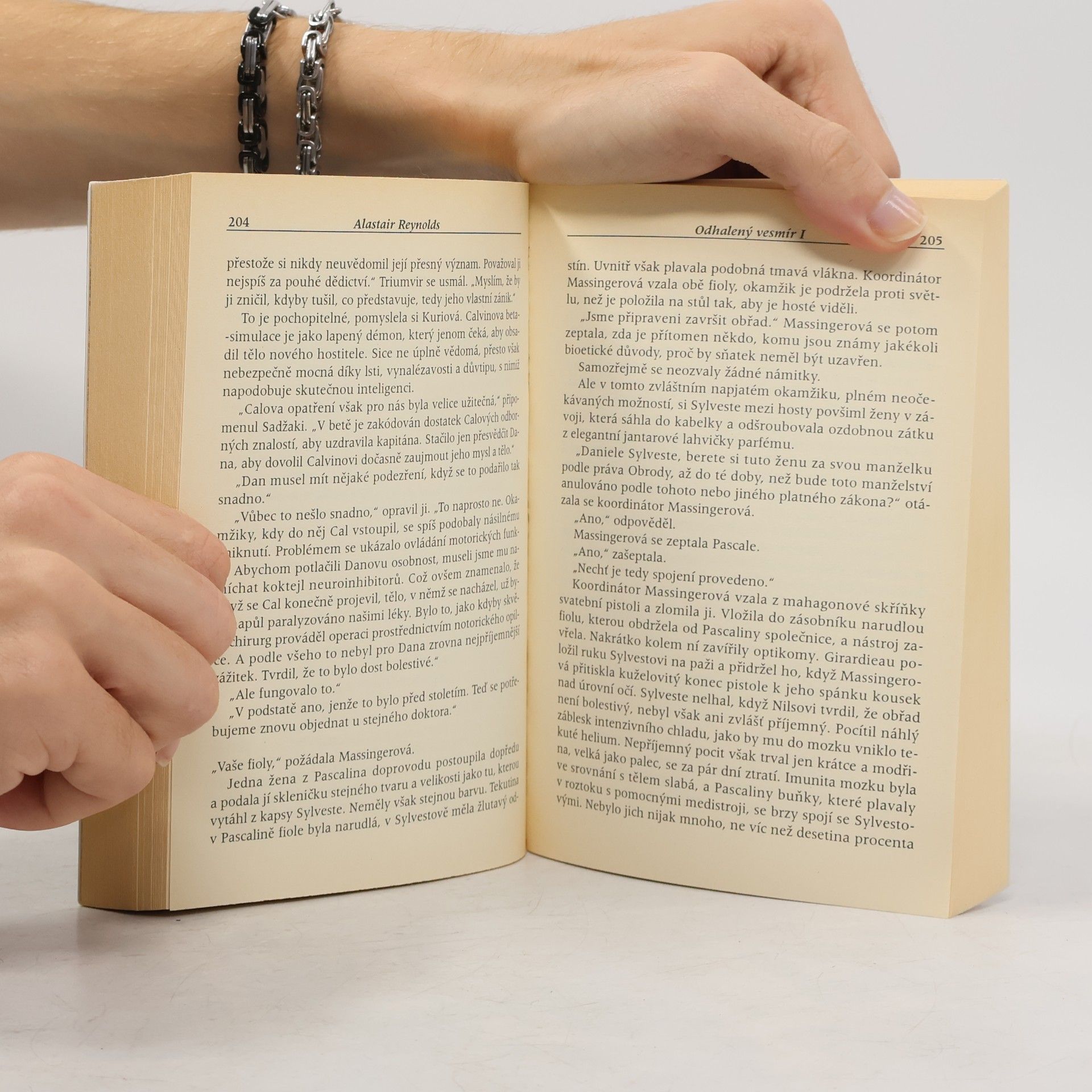 Alastair Reynolds Odhalený vesmír 1