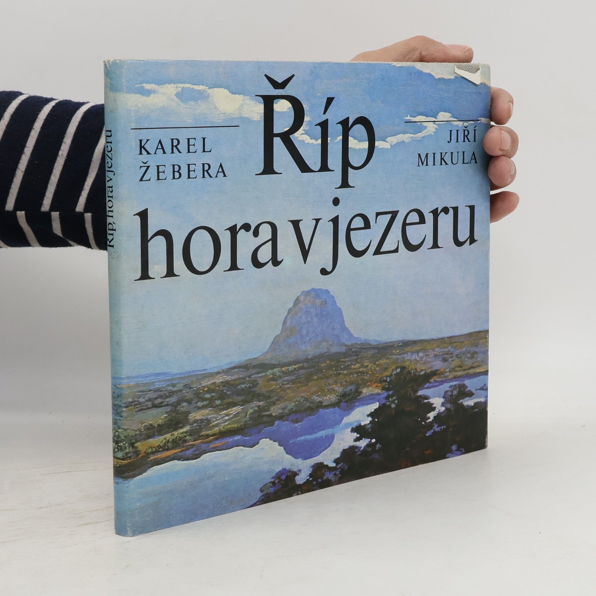 Říp. Hora v jezeru