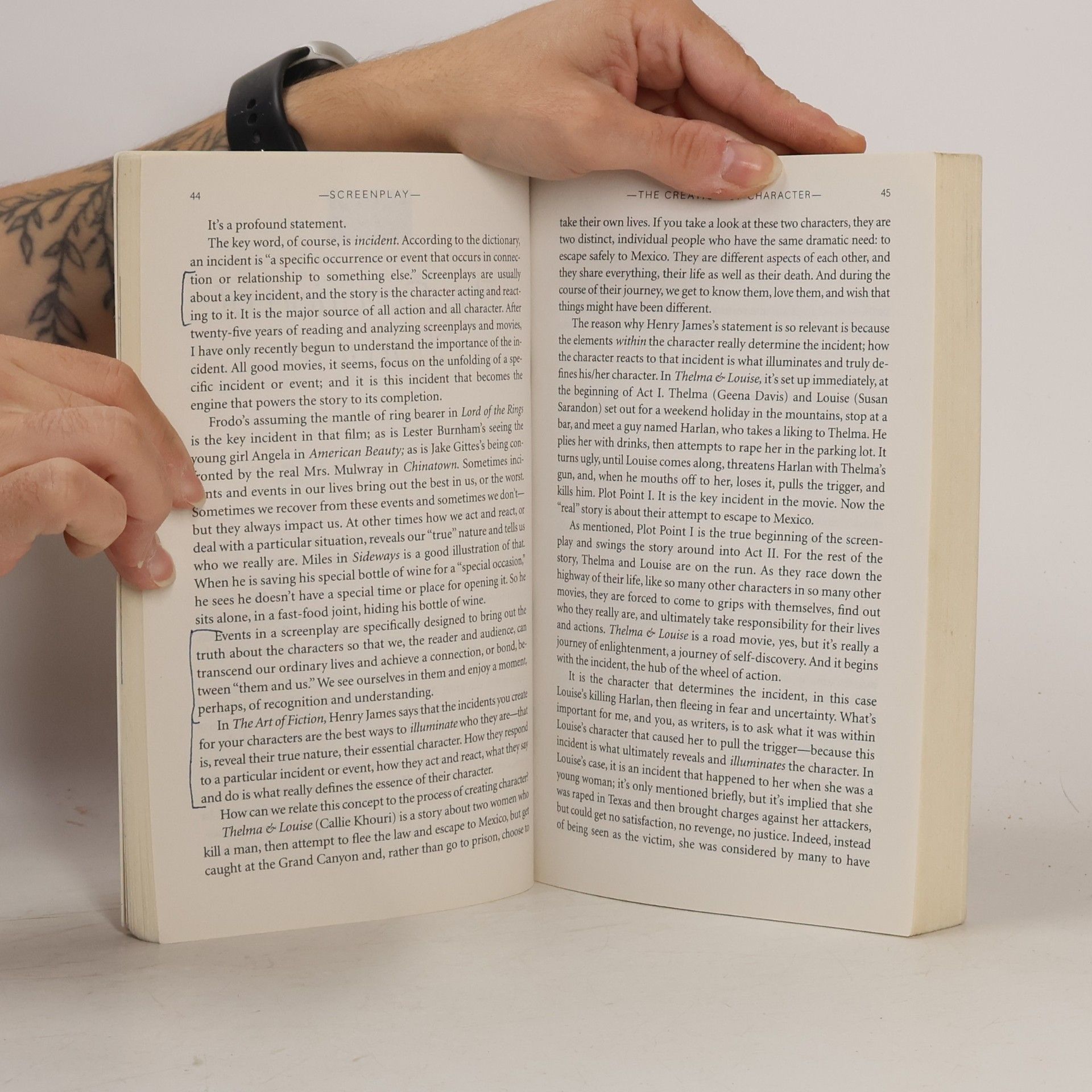 Syd Field Screenplay. The Foundations of Screenwriting