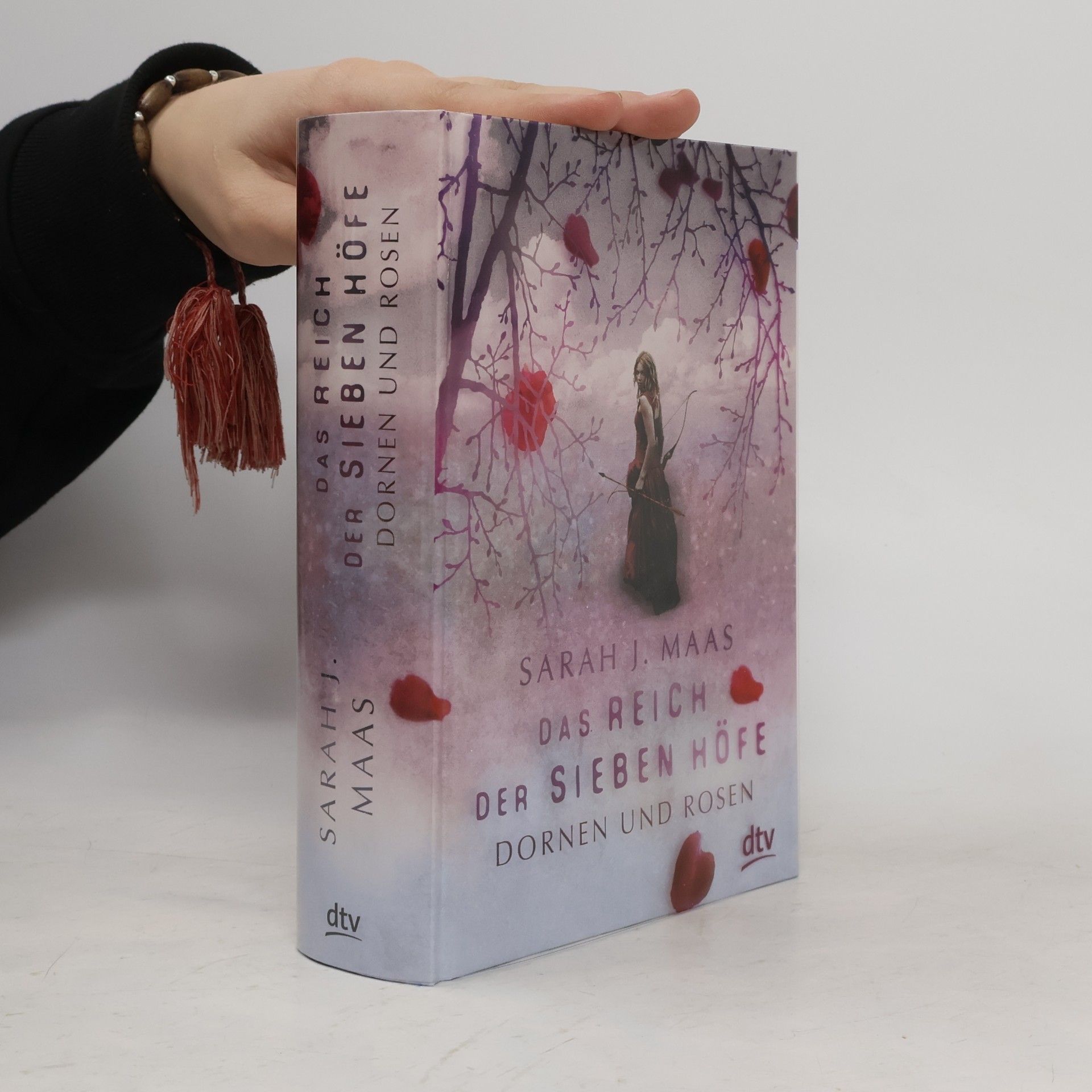 Sarah J. Maas Das Reich der sieben Hofe. Dornen und Rosen