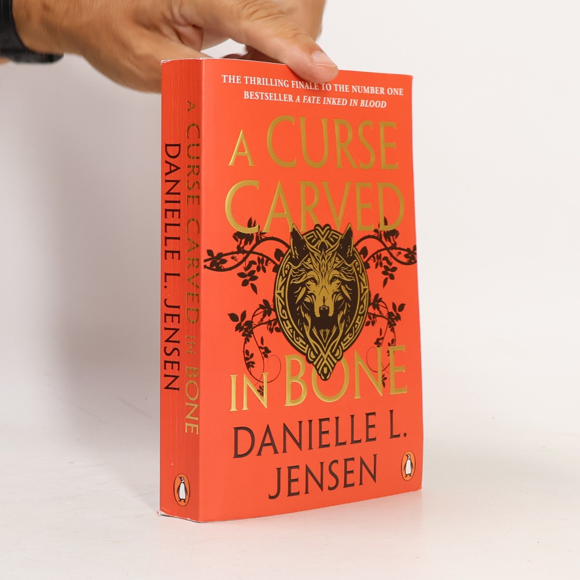 Danielle L. Jensen Saga of the Unfated - 2: A Curse Carved in Bone