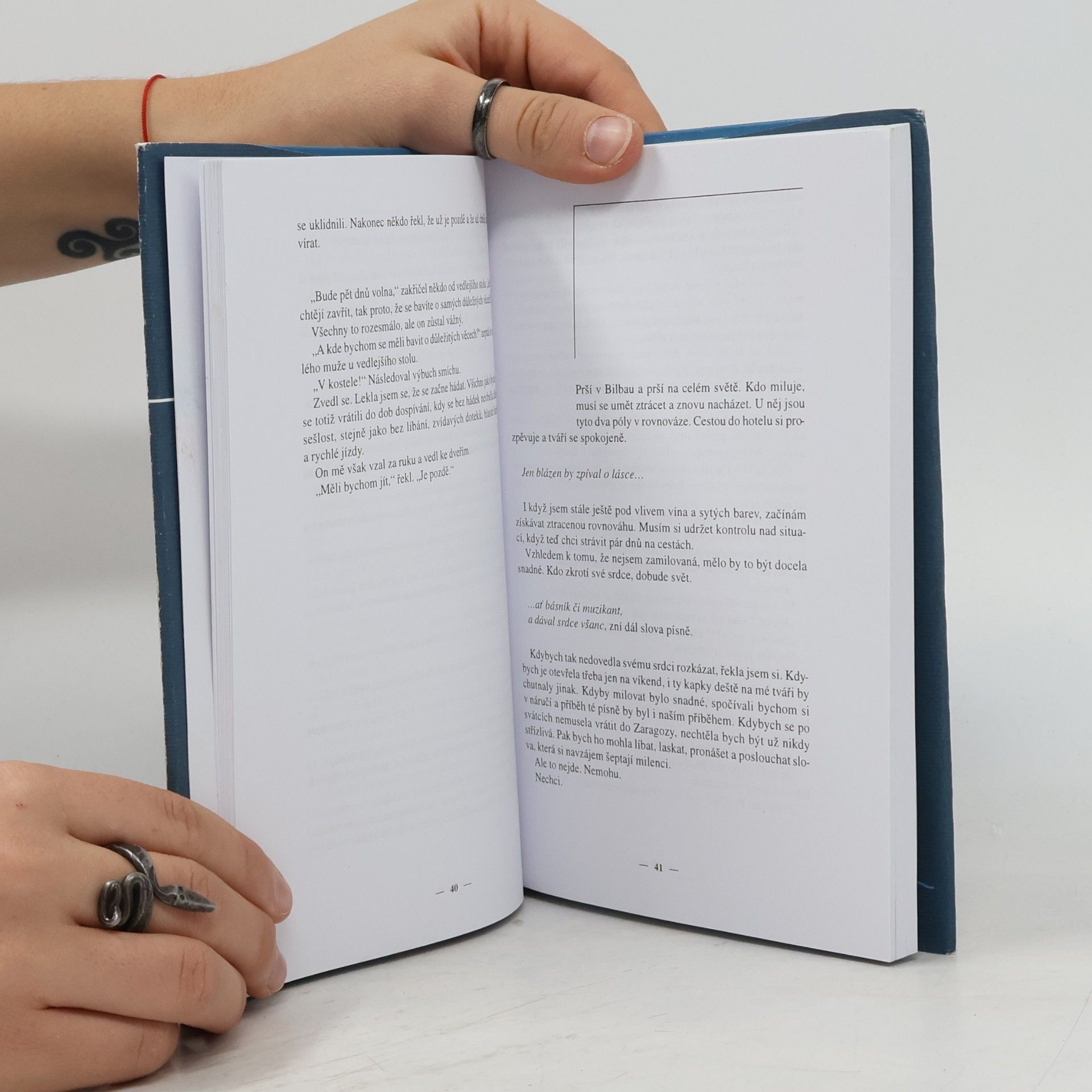 Paulo Coelho U řeky Piedra jsem usedla a plakala