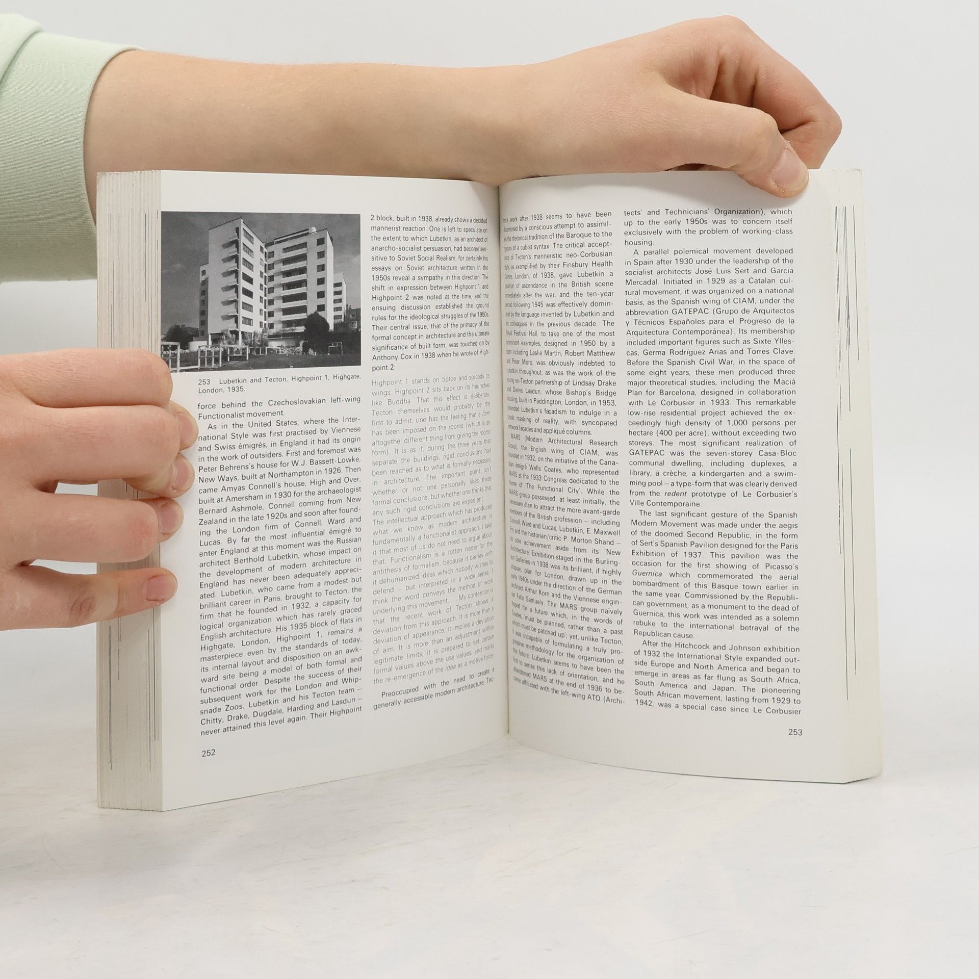 Kenneth Frampton Modern Architecture