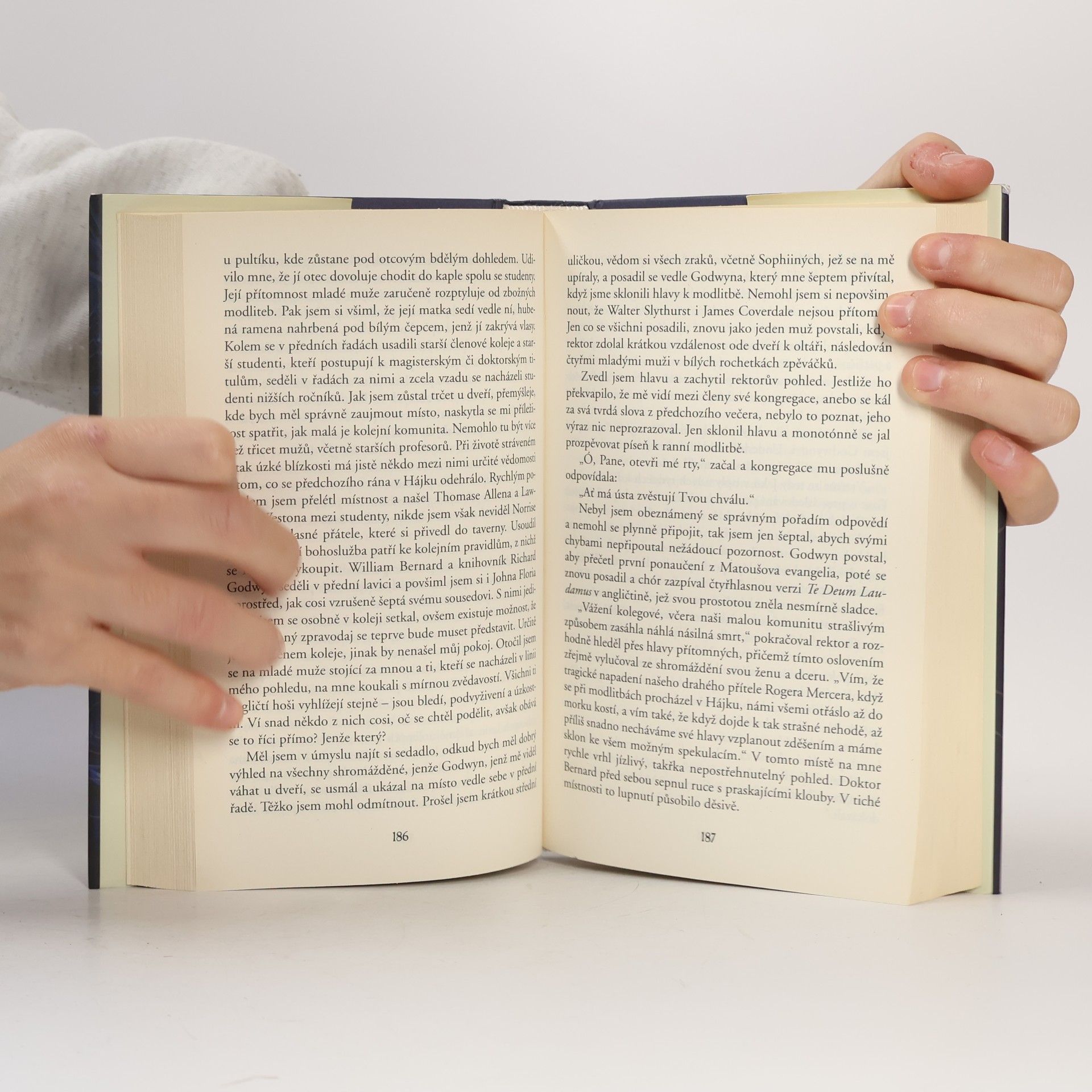 S. J. Parris Kacíř : historický román s detektivní zápletkou