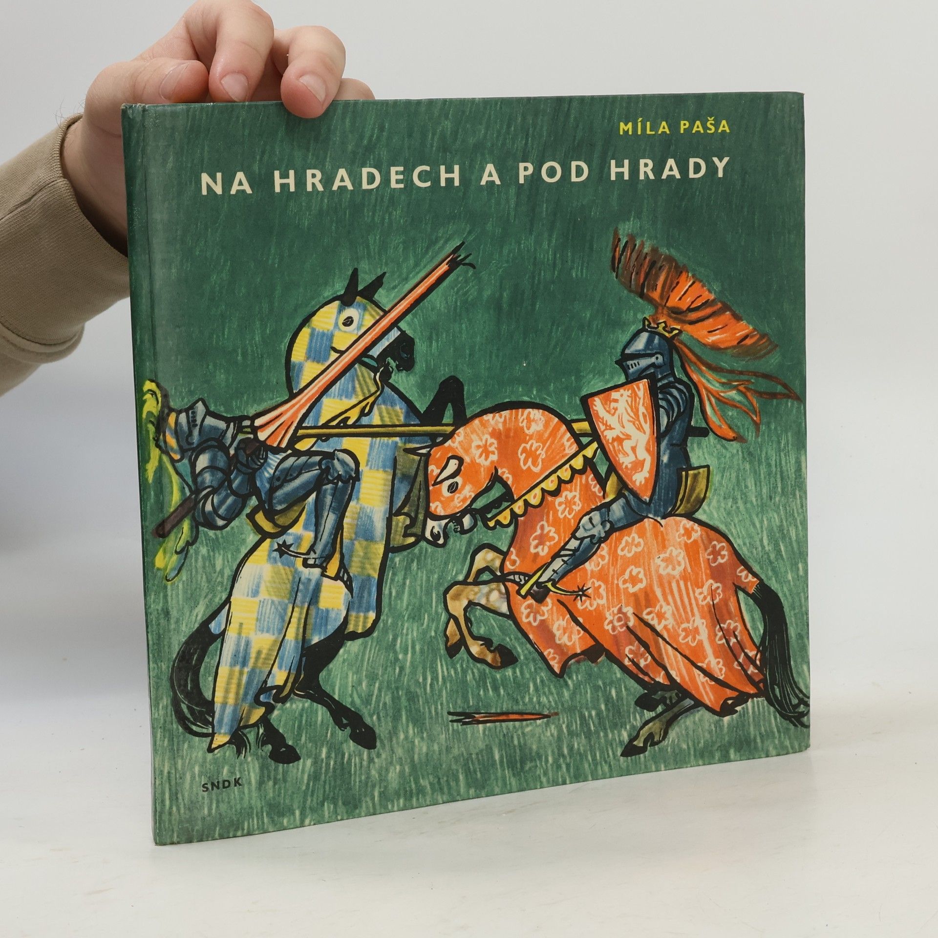 Na hradech a pod hrady