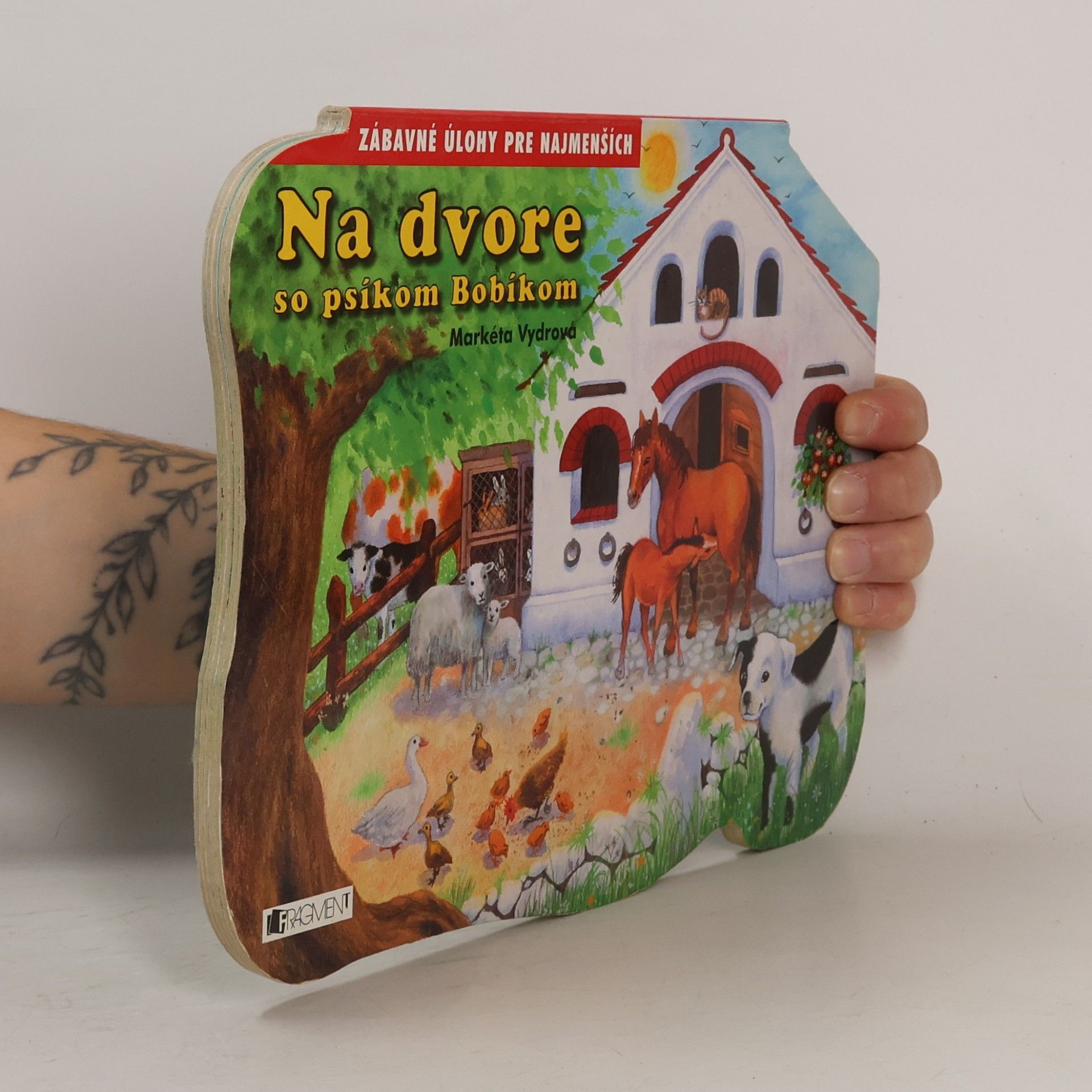 Markéta Vydrová Na dvore so psíkom Bobíkom