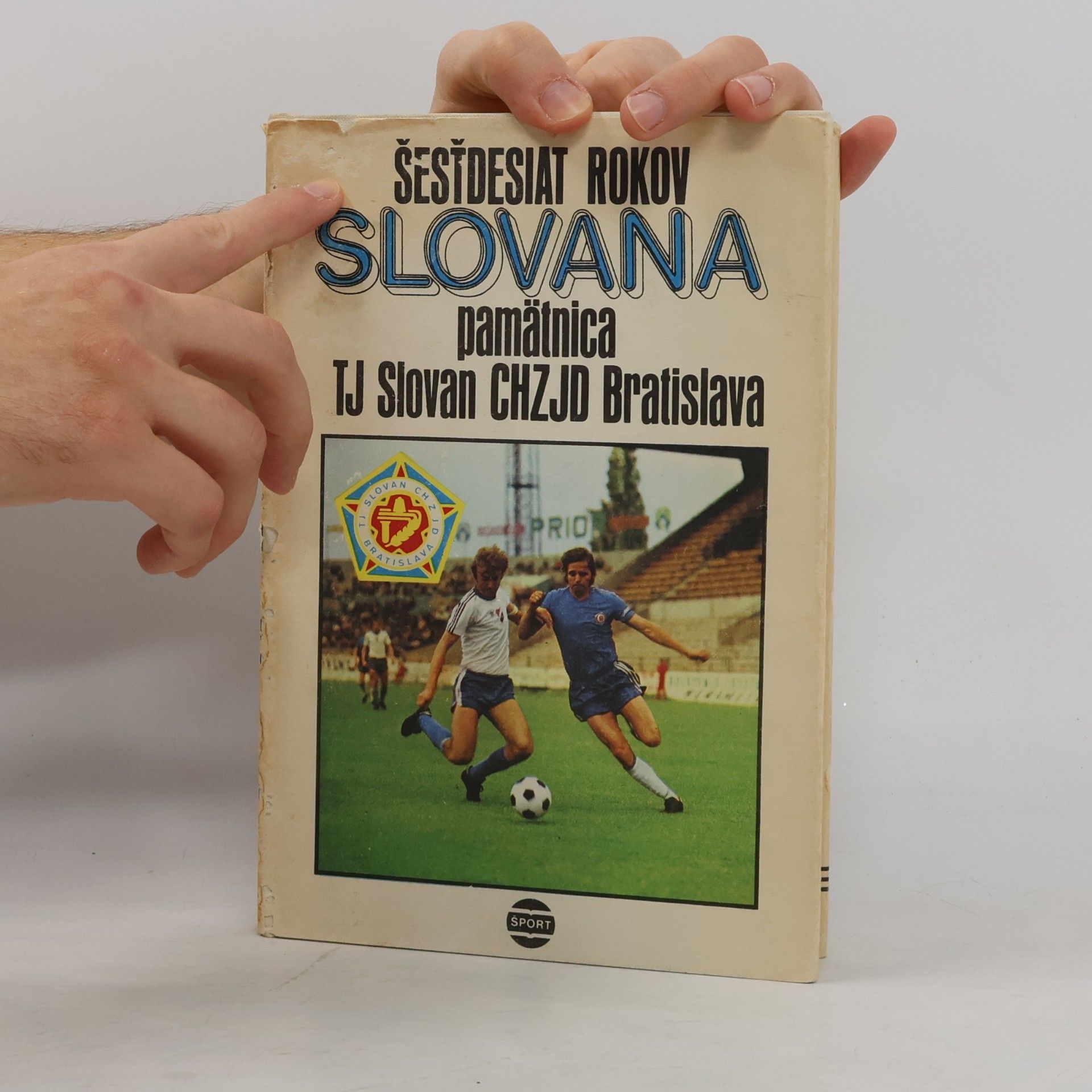 Jozef Kšiňan Šesťdesiat rokov Slovana. Pämatnica TJ Slovan CHZJD Bratislava