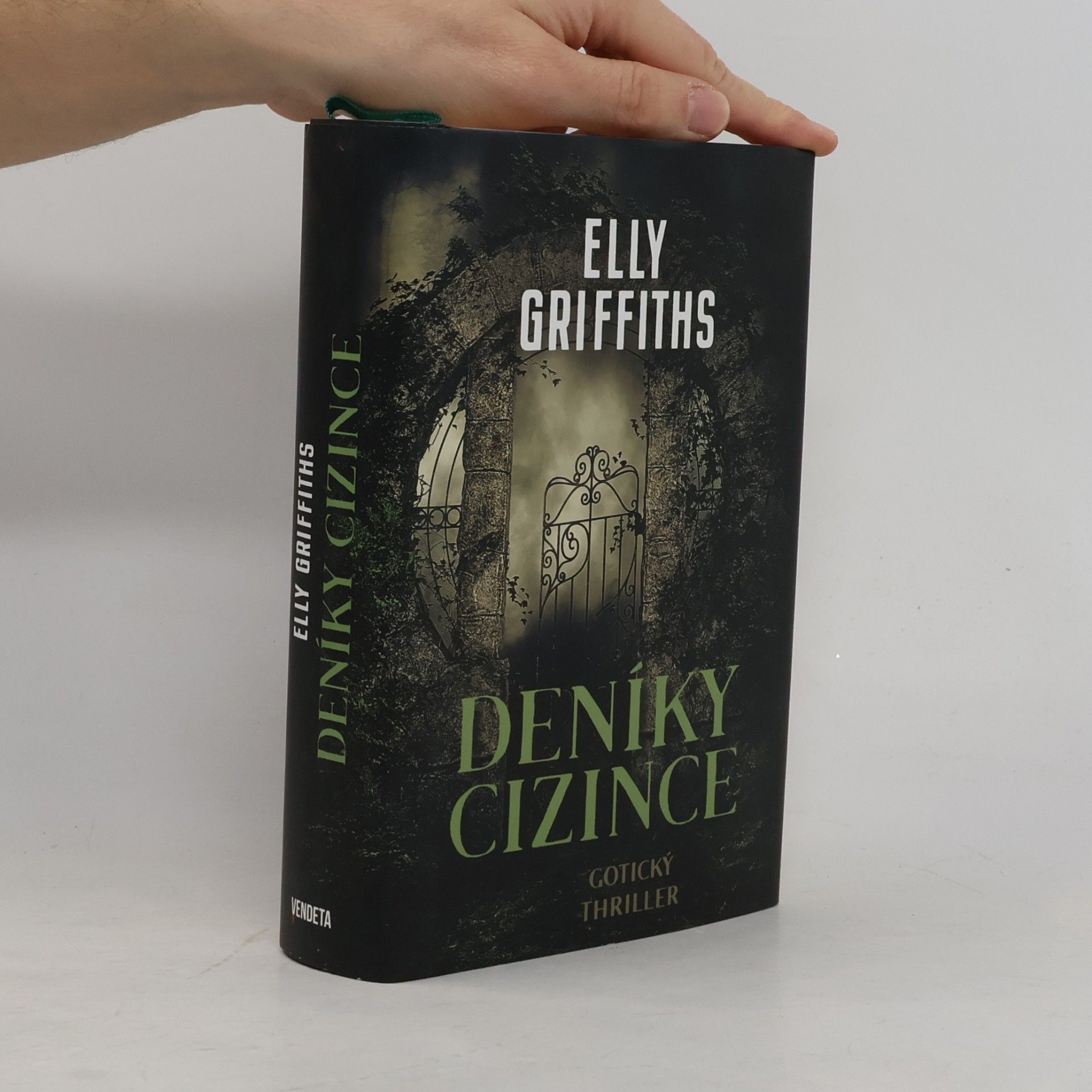 Elly Griffiths Deníky cizince