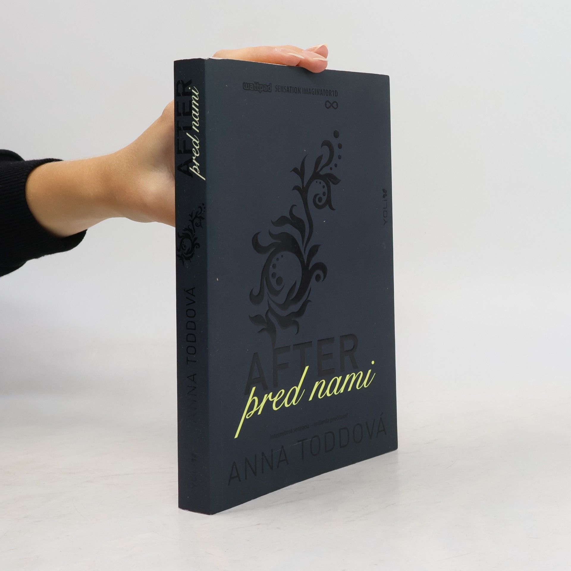Anna Todd After 5. Pred nami