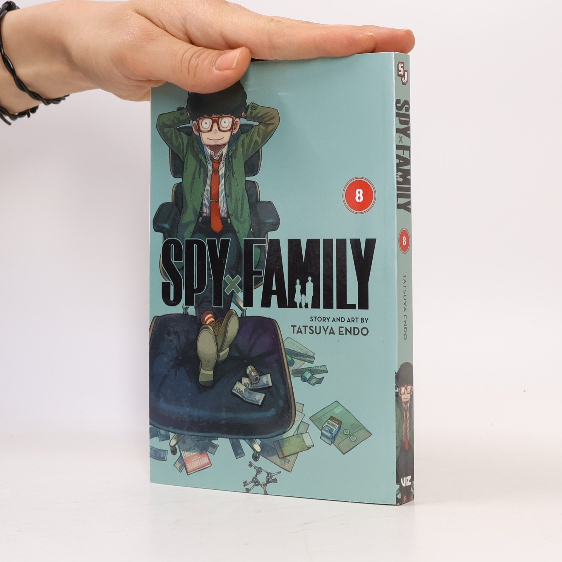 Tacuja Endó Spy x Family, Vol. 8