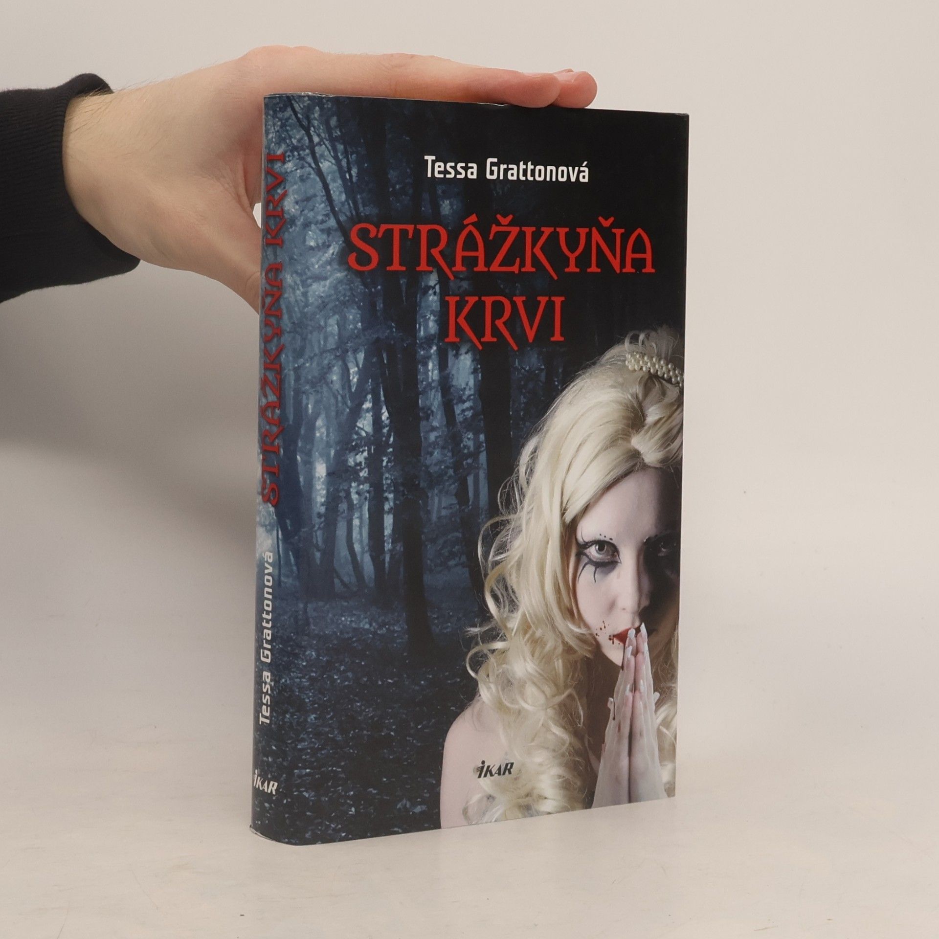 Tessa Gratton Strážkyňa krvi