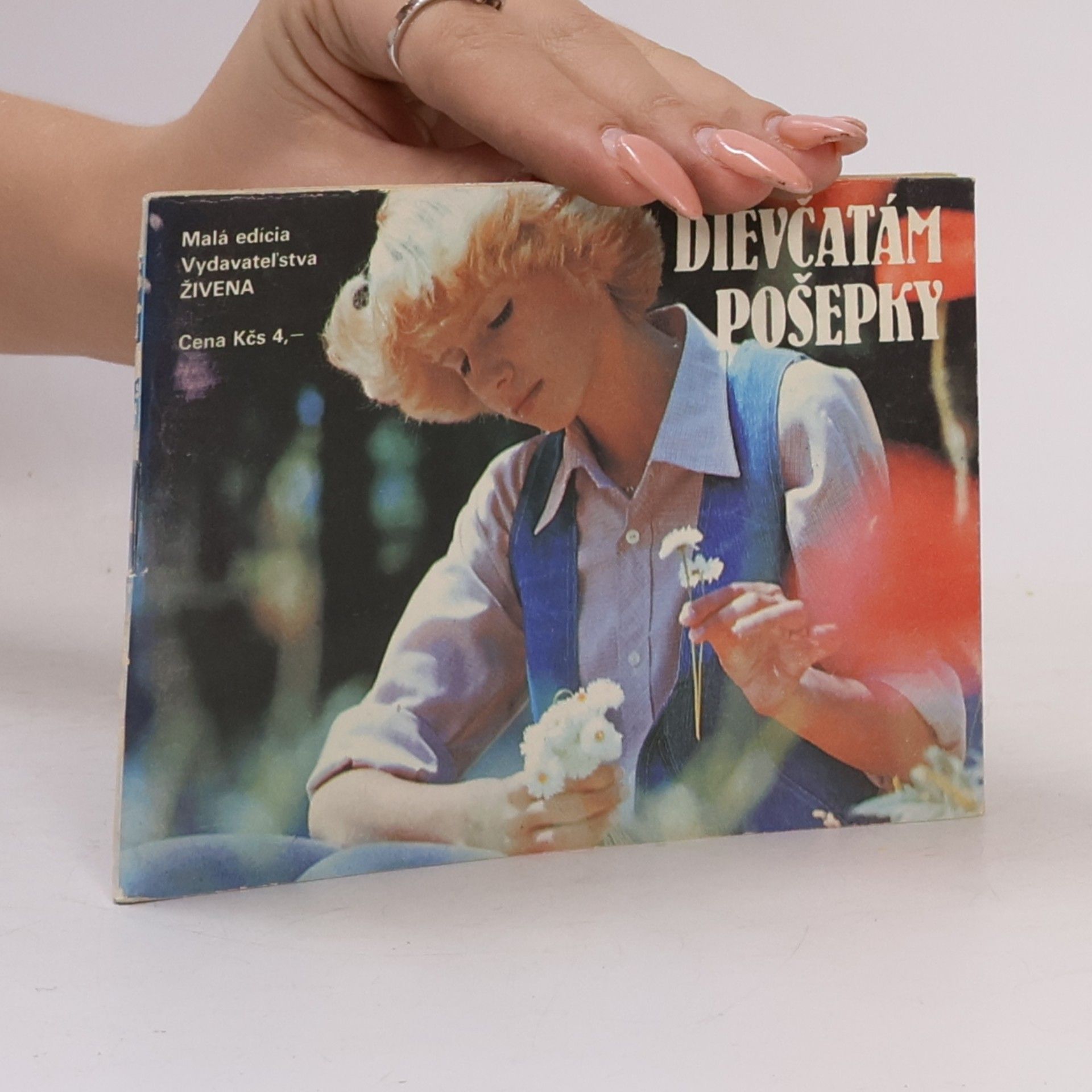 Kolektiv autorů Dievčatám pošepky