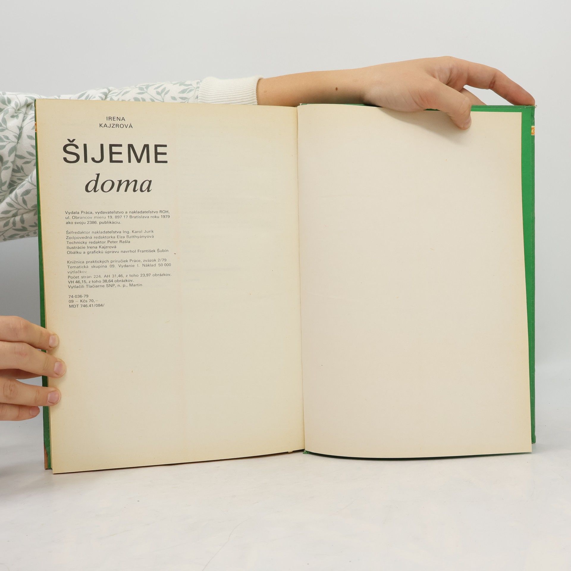 Irena Kajzrová Šijeme doma