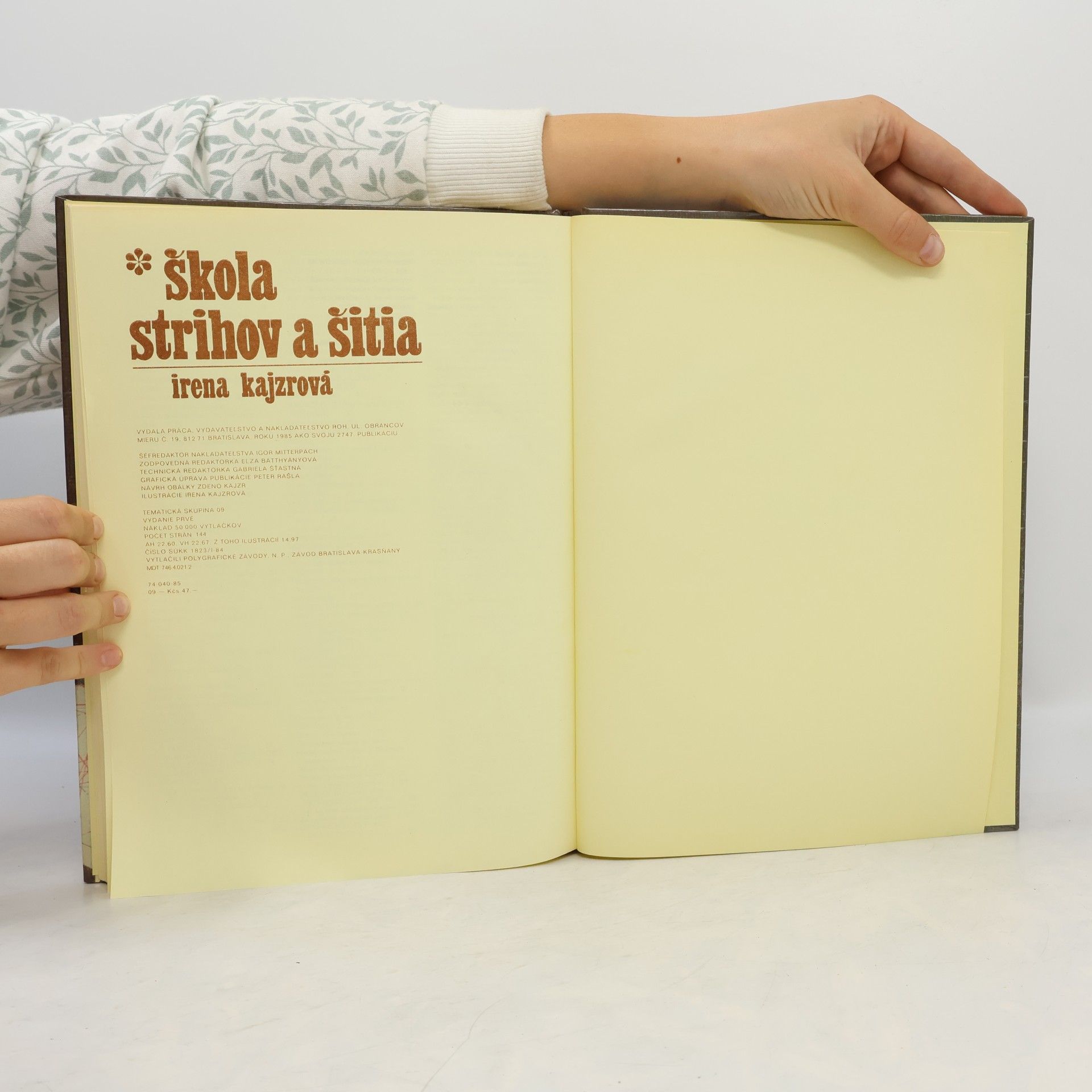 Irena Kajzrová Škola strihov a šitia