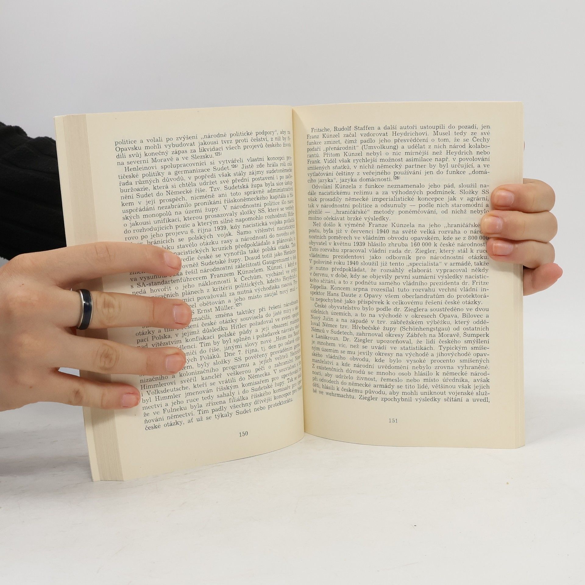 Andělín Grobelný Národnostní politika nacistů a český průmysl 1938-1945 : se zvláštním zřetelem k Moravě a Slezsku