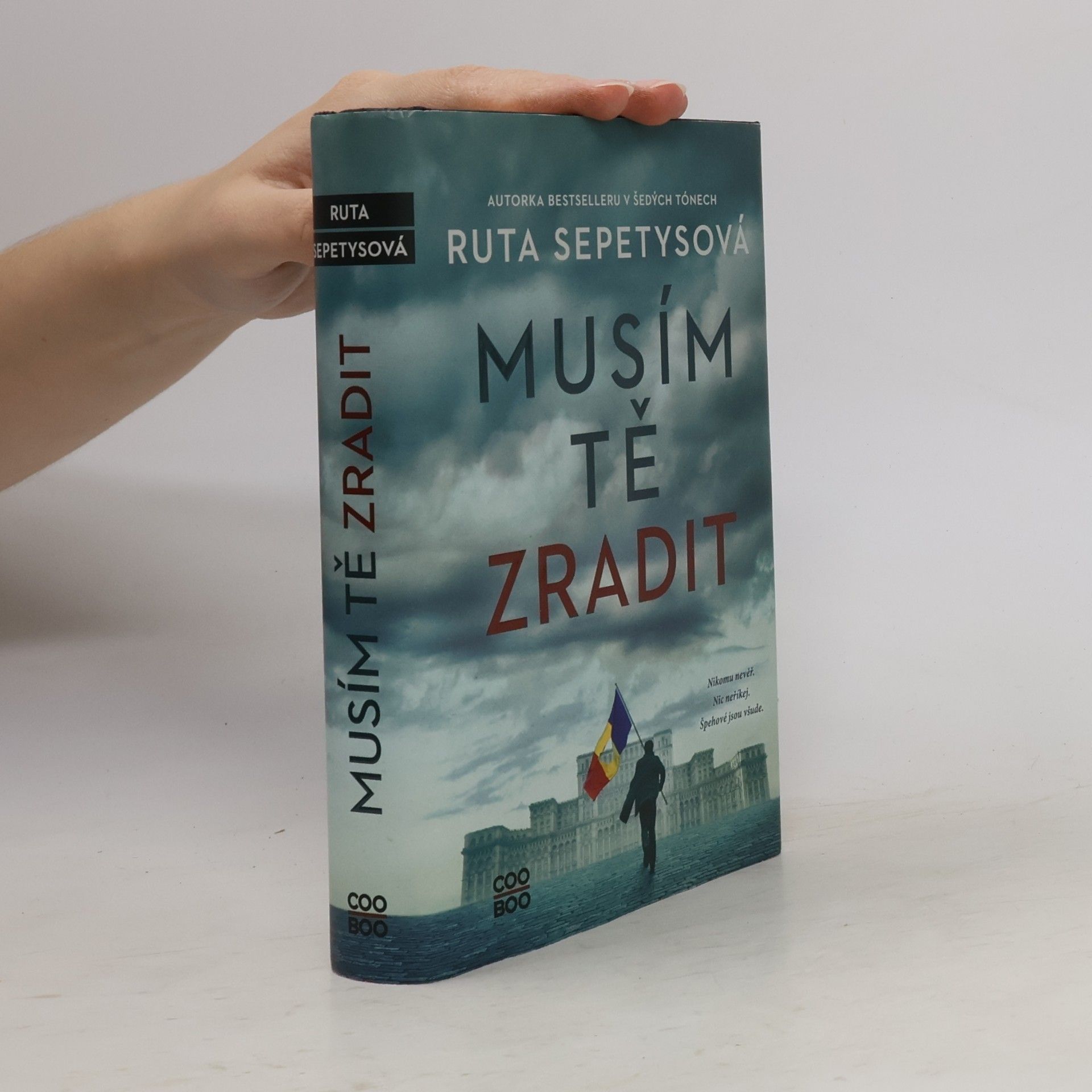 Ruta Sepetys Musím tě zradit