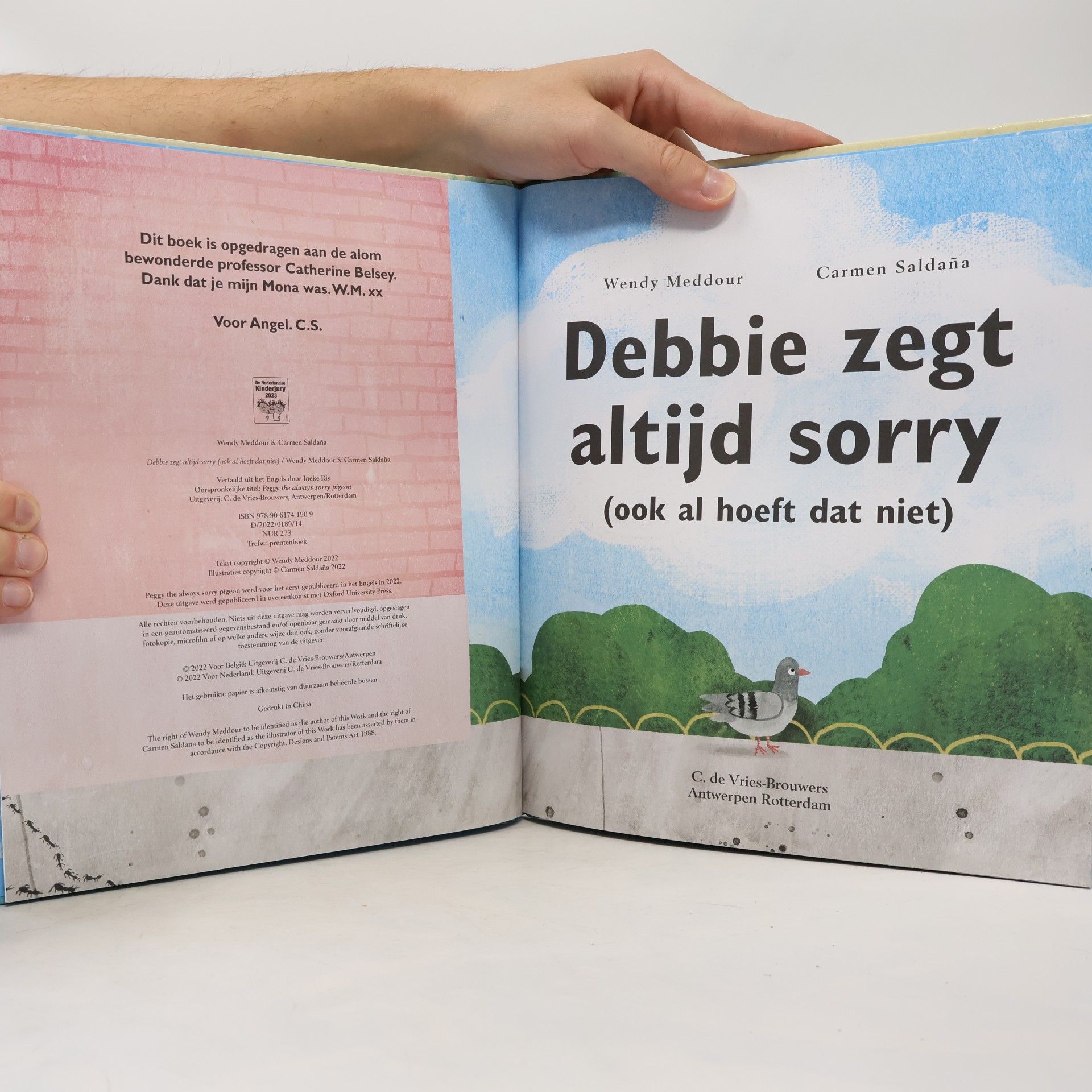 Wendy Meddour Debbie zegt altijd sorry (ook al hoeft dat niet)