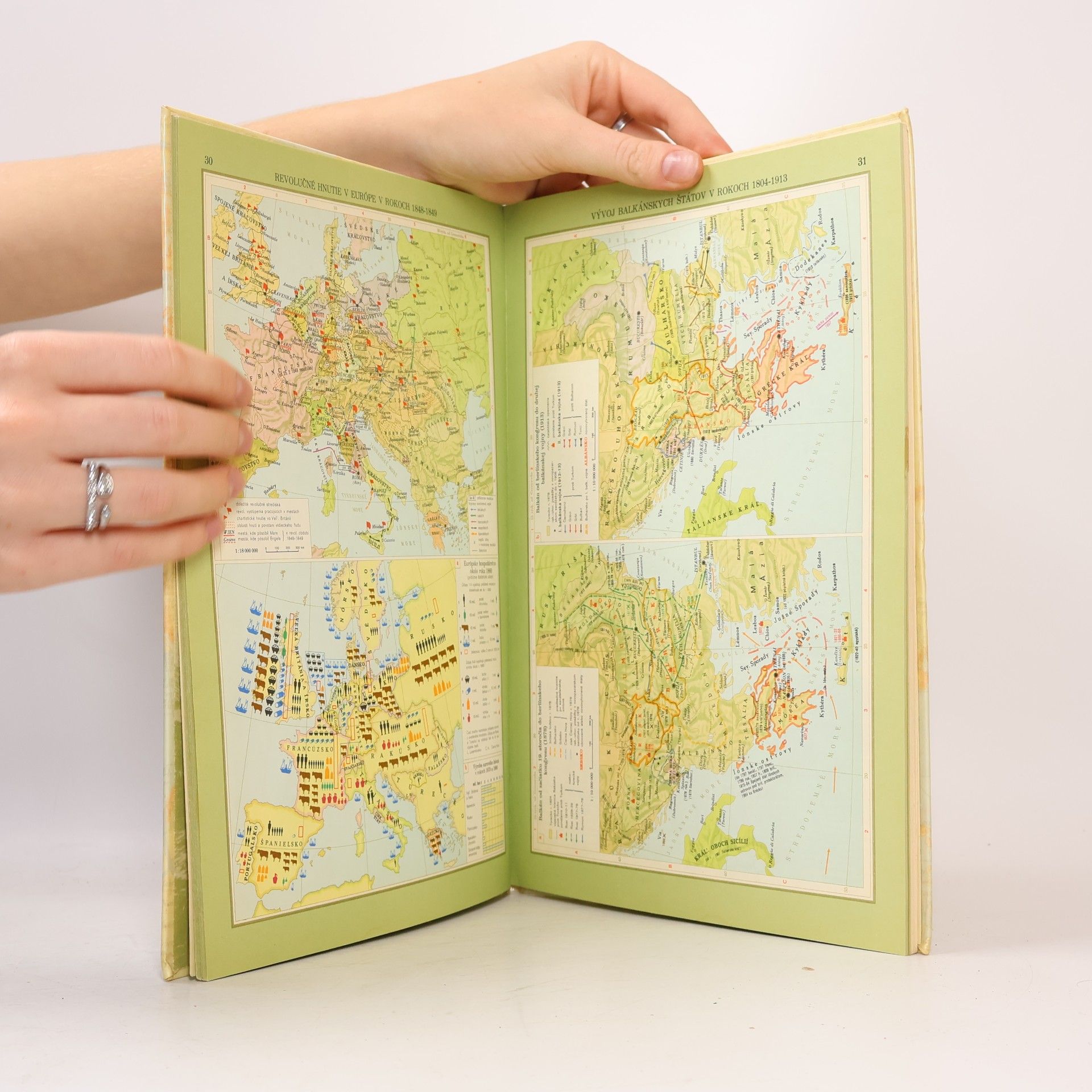 Autorenkollektiv Školský atlas svetových dejín