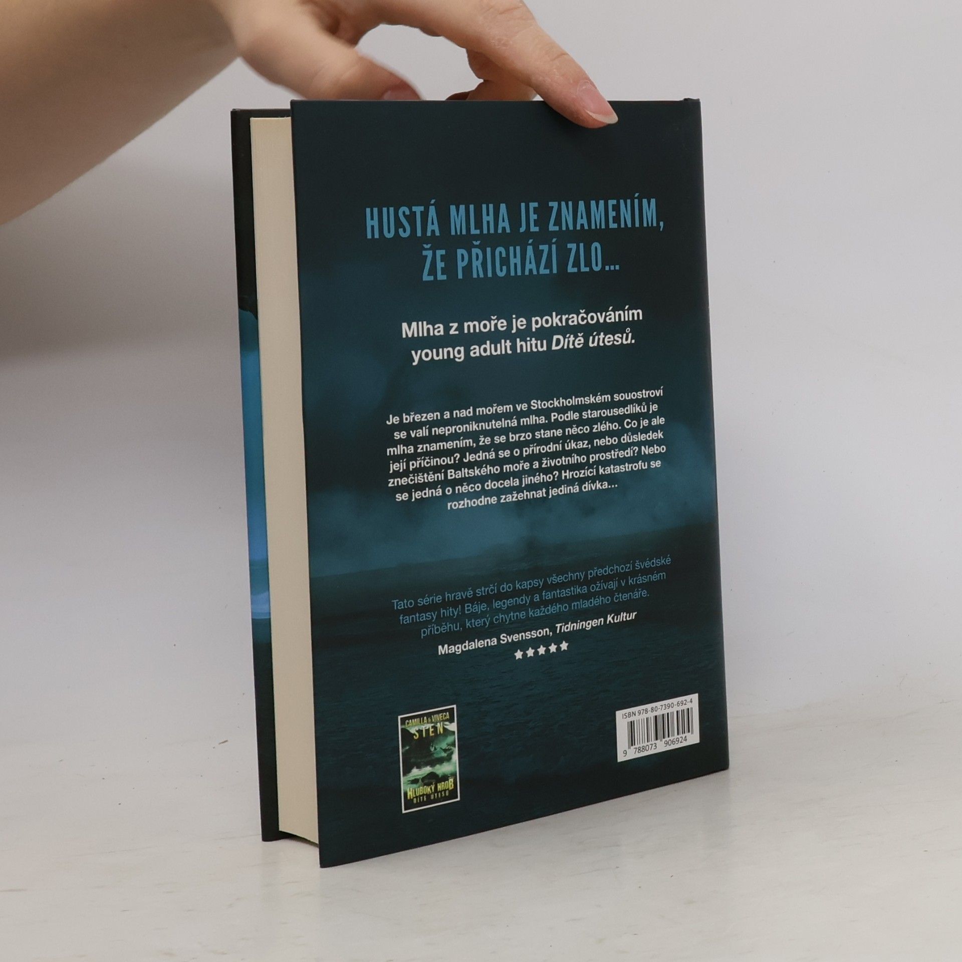 Camilla Sten Hluboký hrob. Mlha z moře