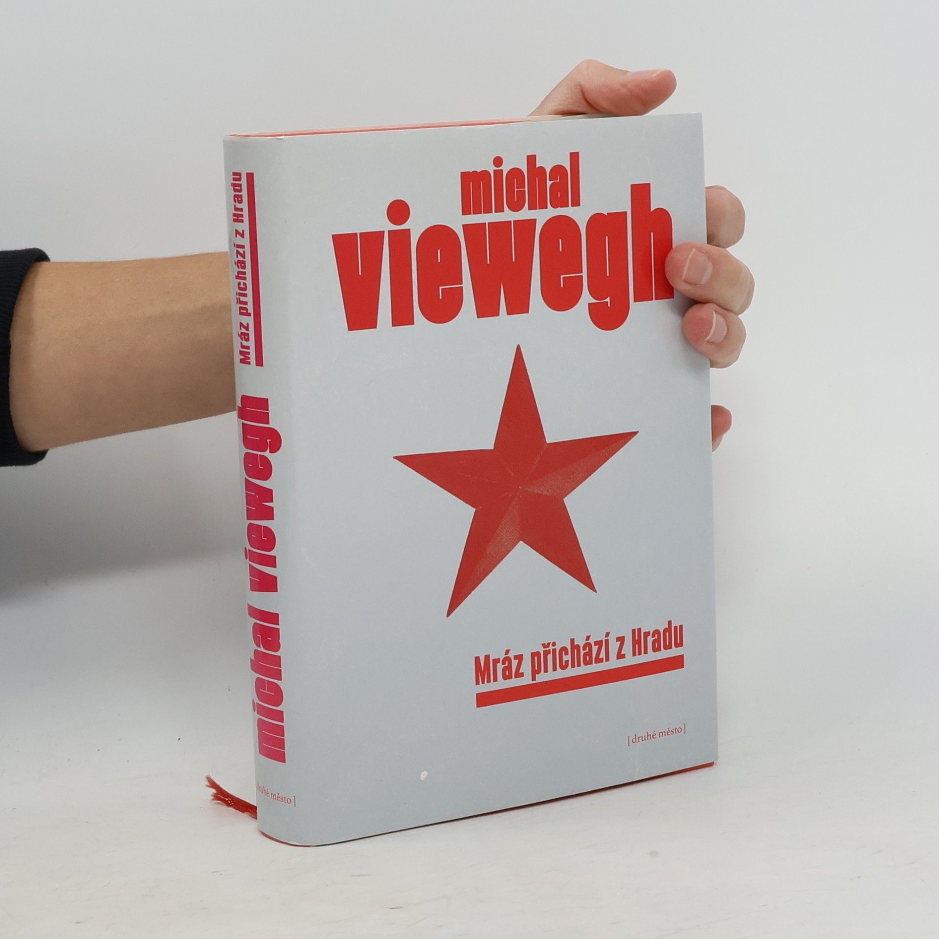 Michal Viewegh Mráz přichází z Hradu