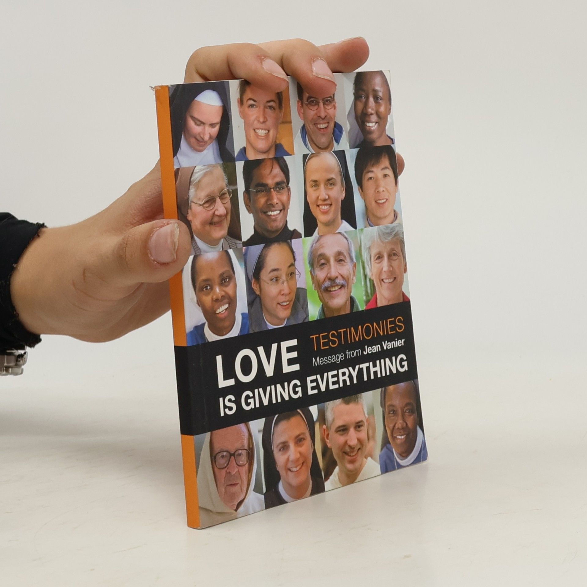 Various authors Love is giving everything