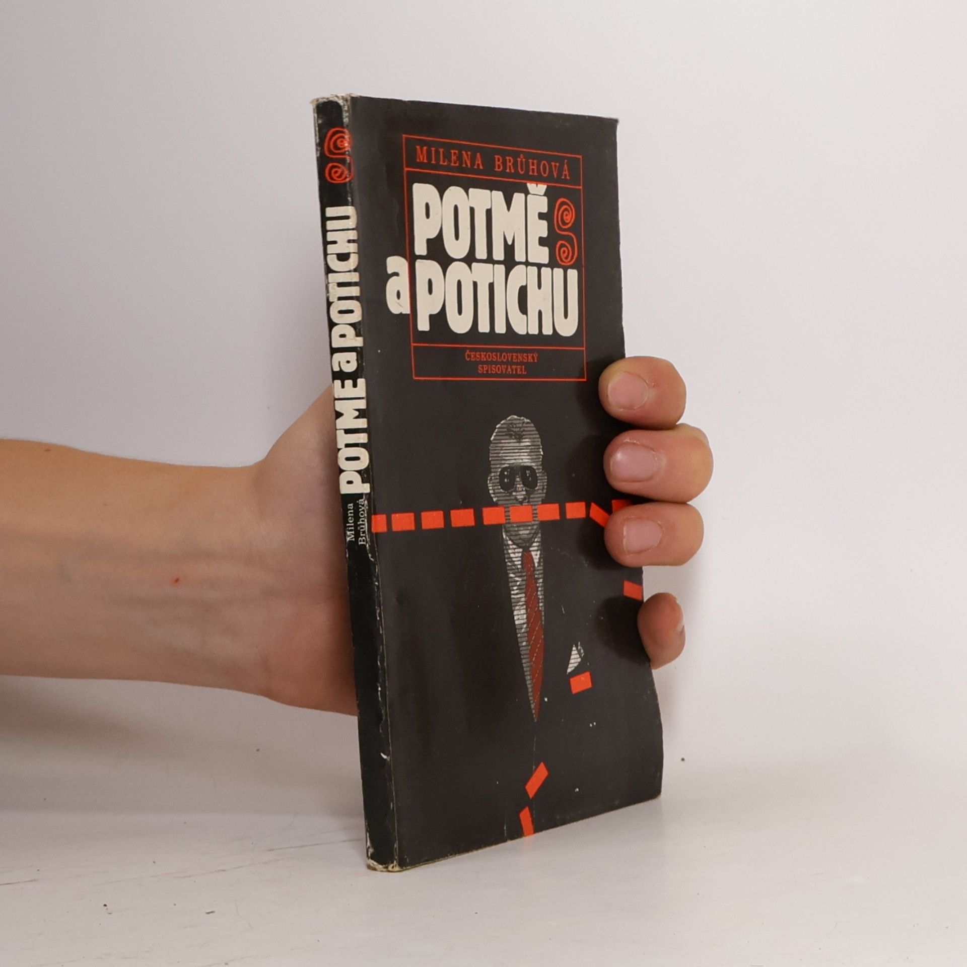 Potmě a potichu