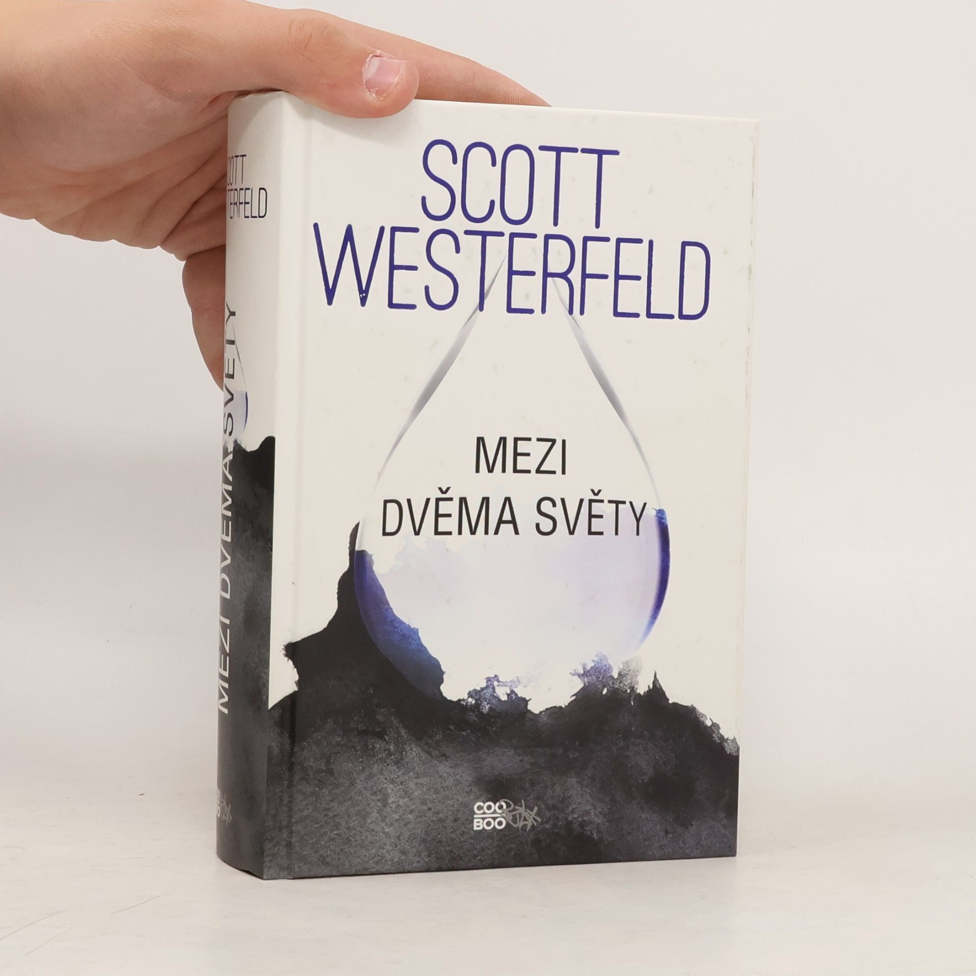 Scott Westerfeld Mezi dvěma světy