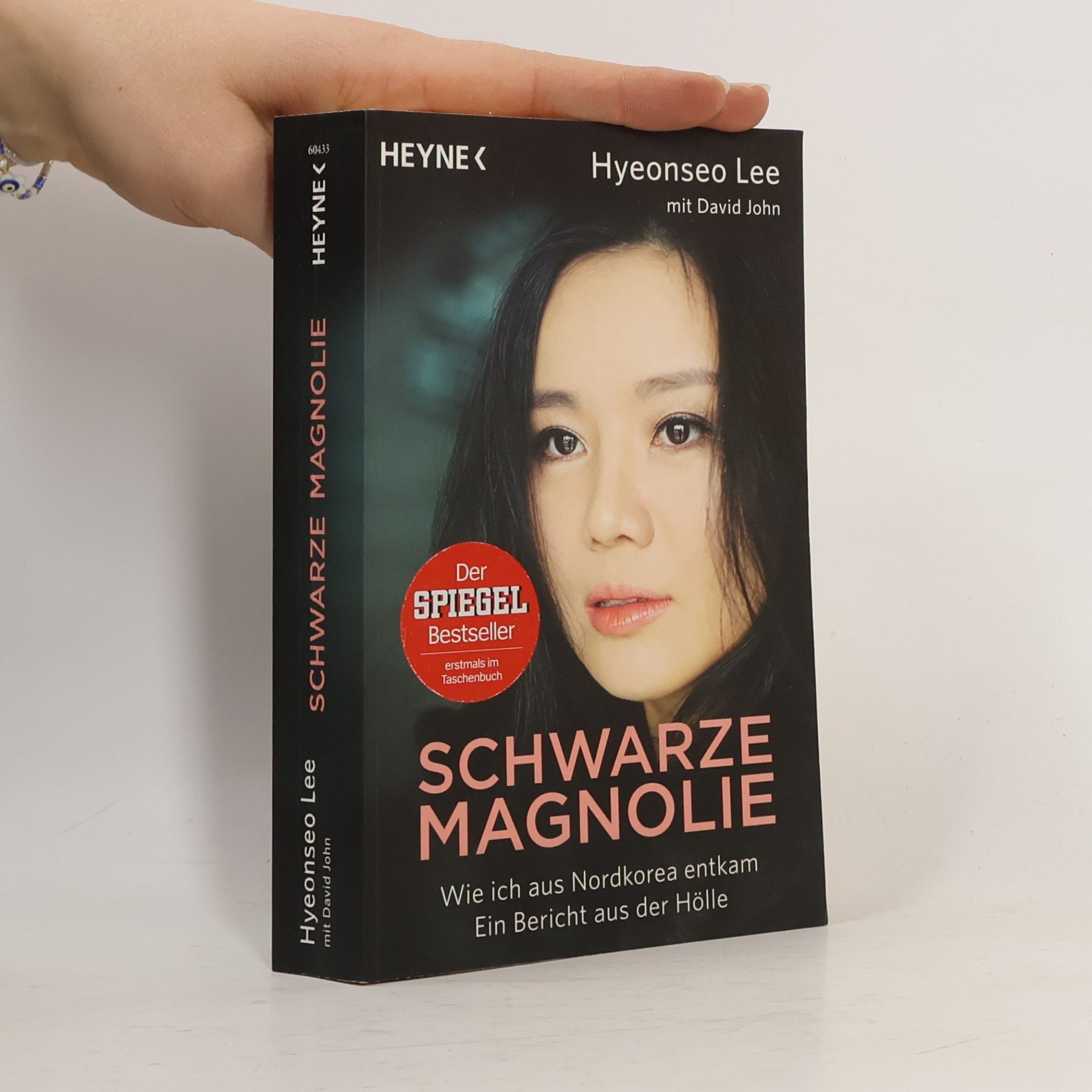 Hyeonseo Lee Schwarze Magnolie