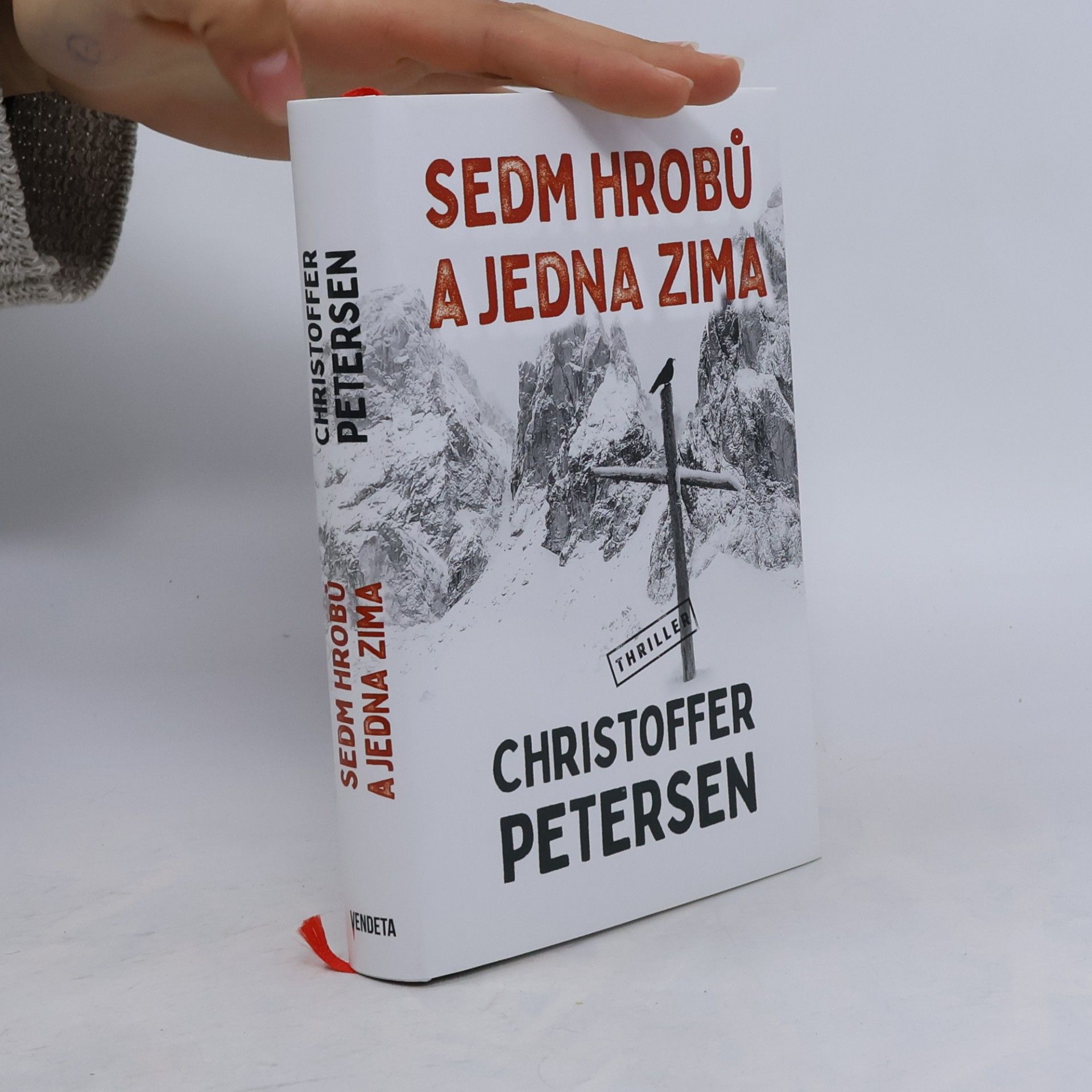 Christoffer Petersen Sedm hrobů a jedna zima