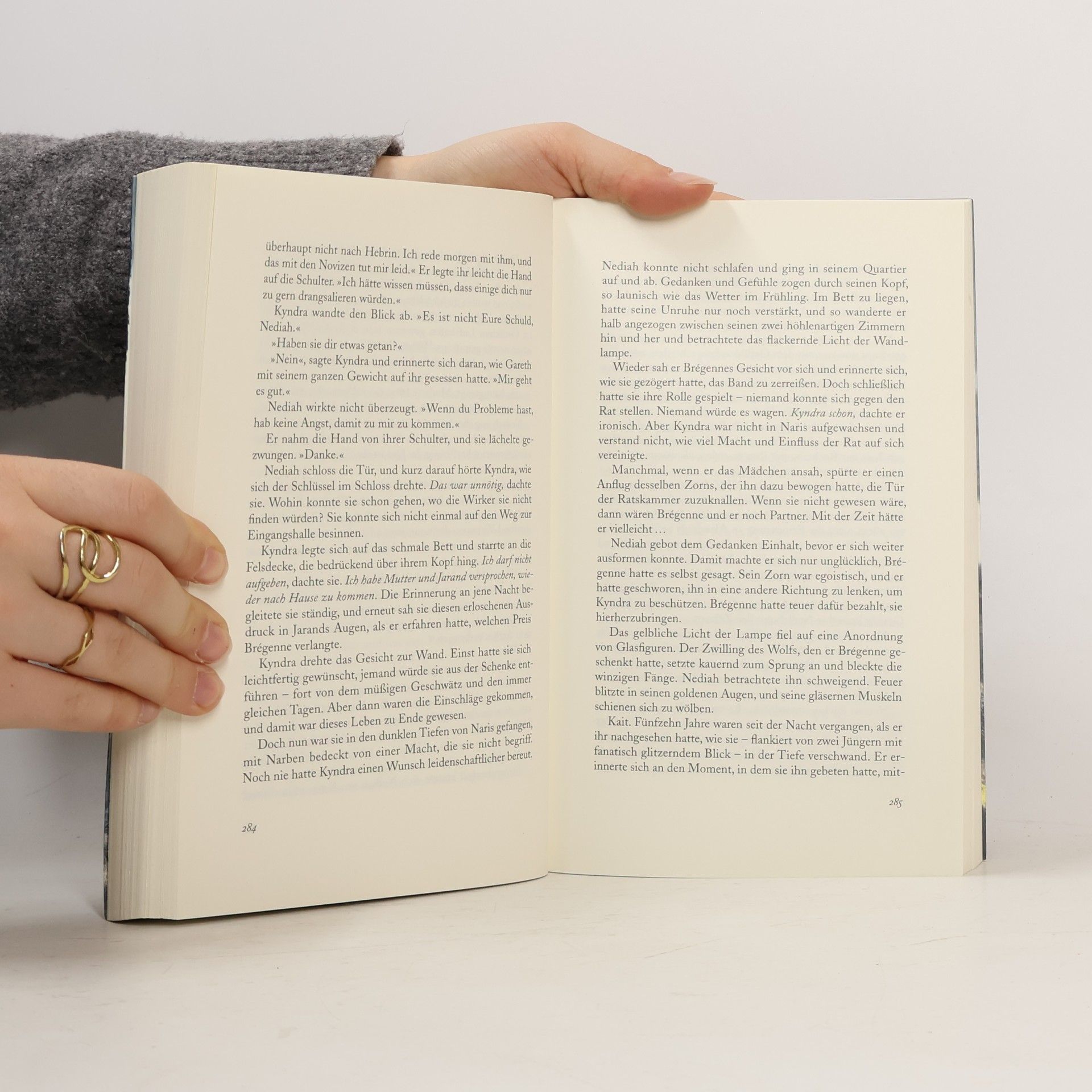Lucy Hounsom Naris: Die Legenden von Mond und Sonne 1