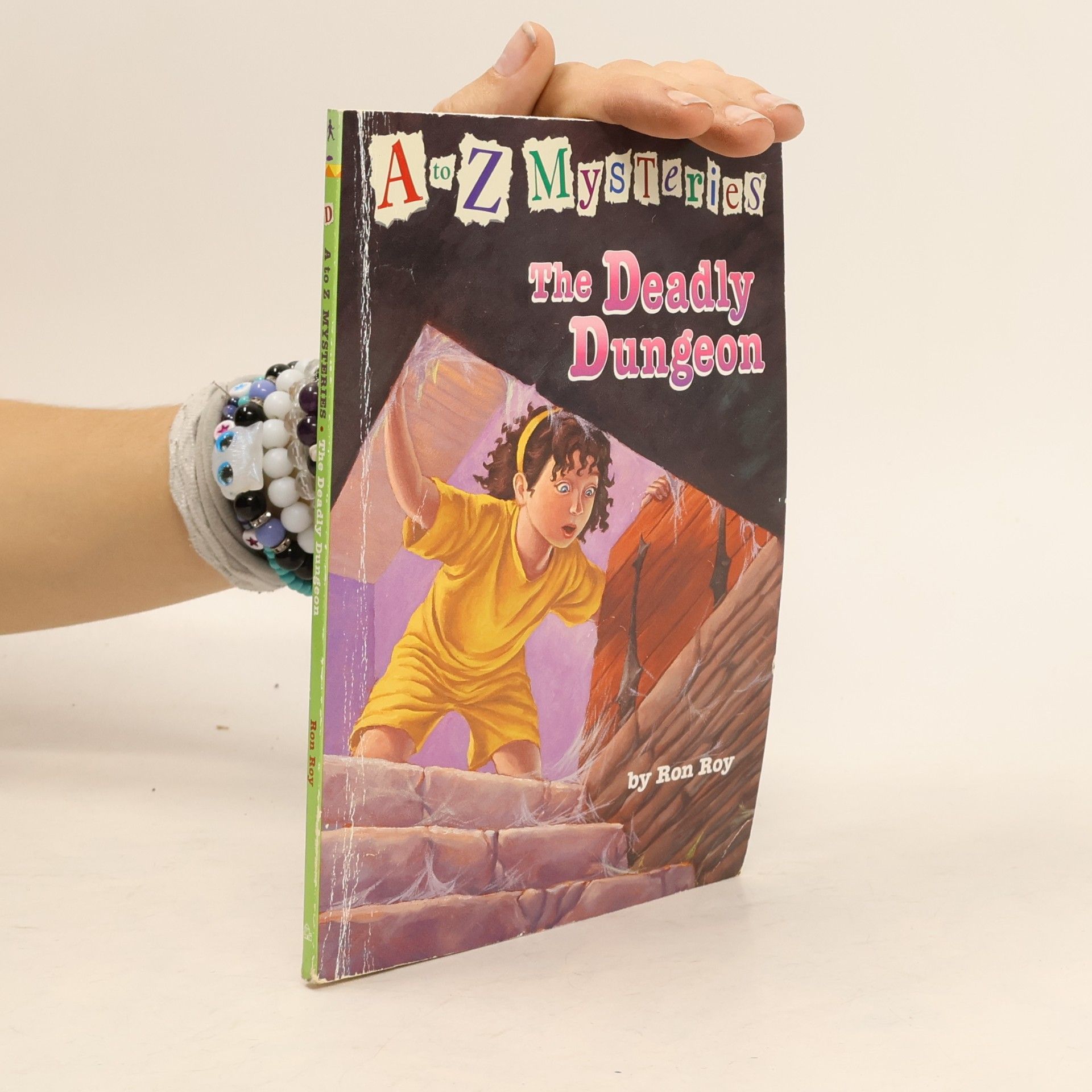 Ron Roy A to Z Mysteries - D: The Deadly Dungeon