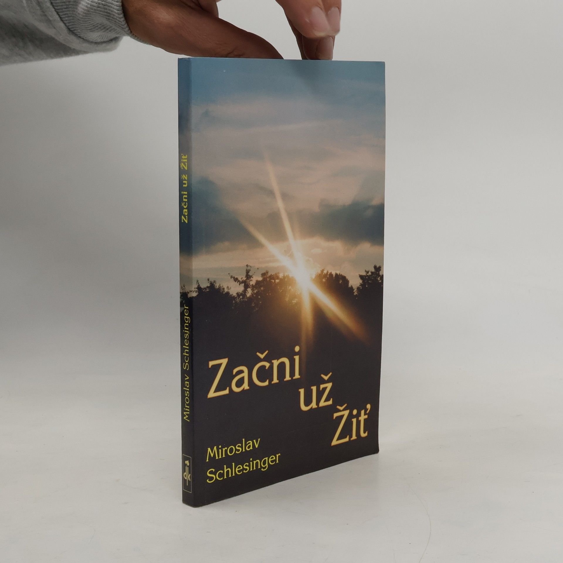 Miroslav Schlesinger Začni už žiť
