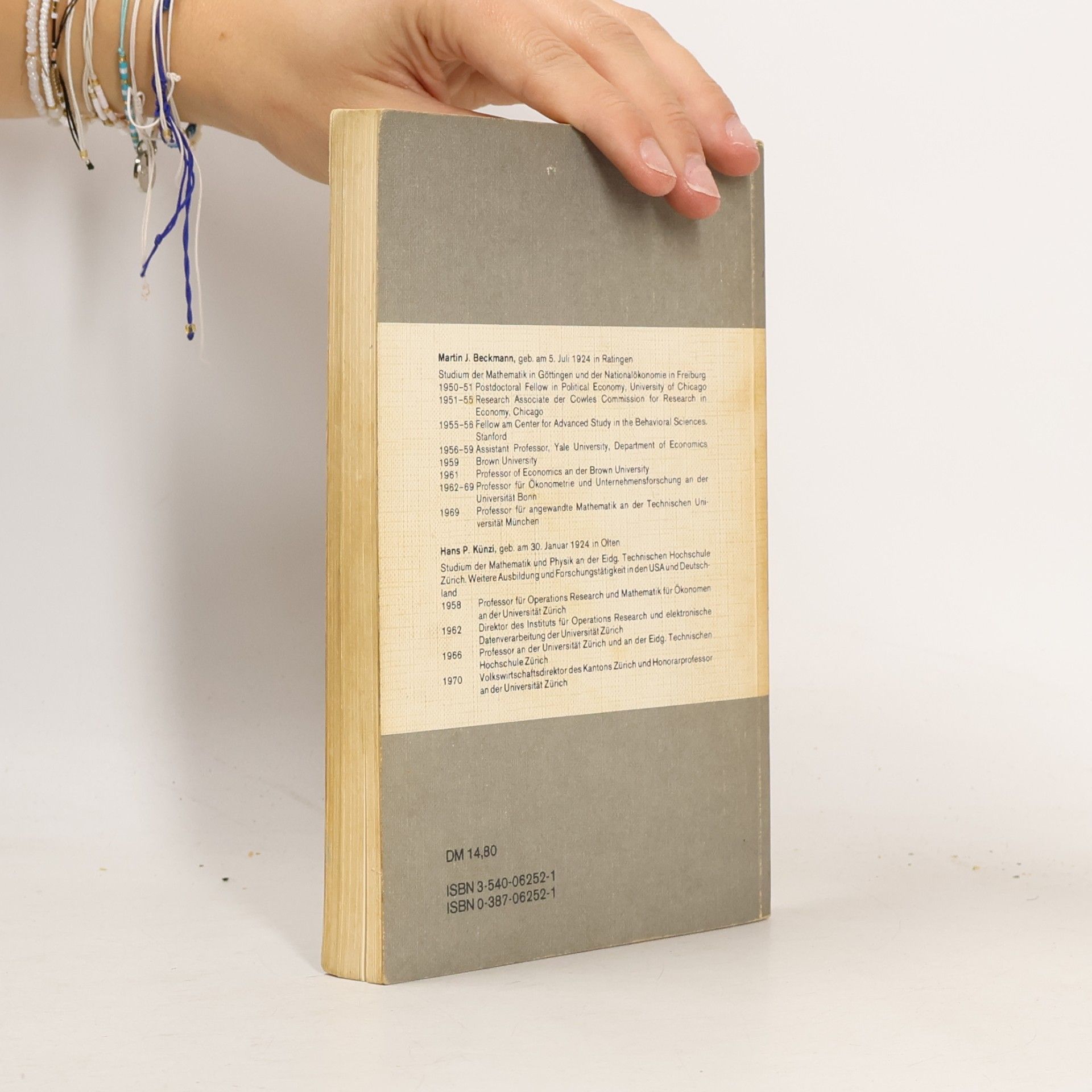 Martin J. Beckmann Mathematik für Ökonomen I