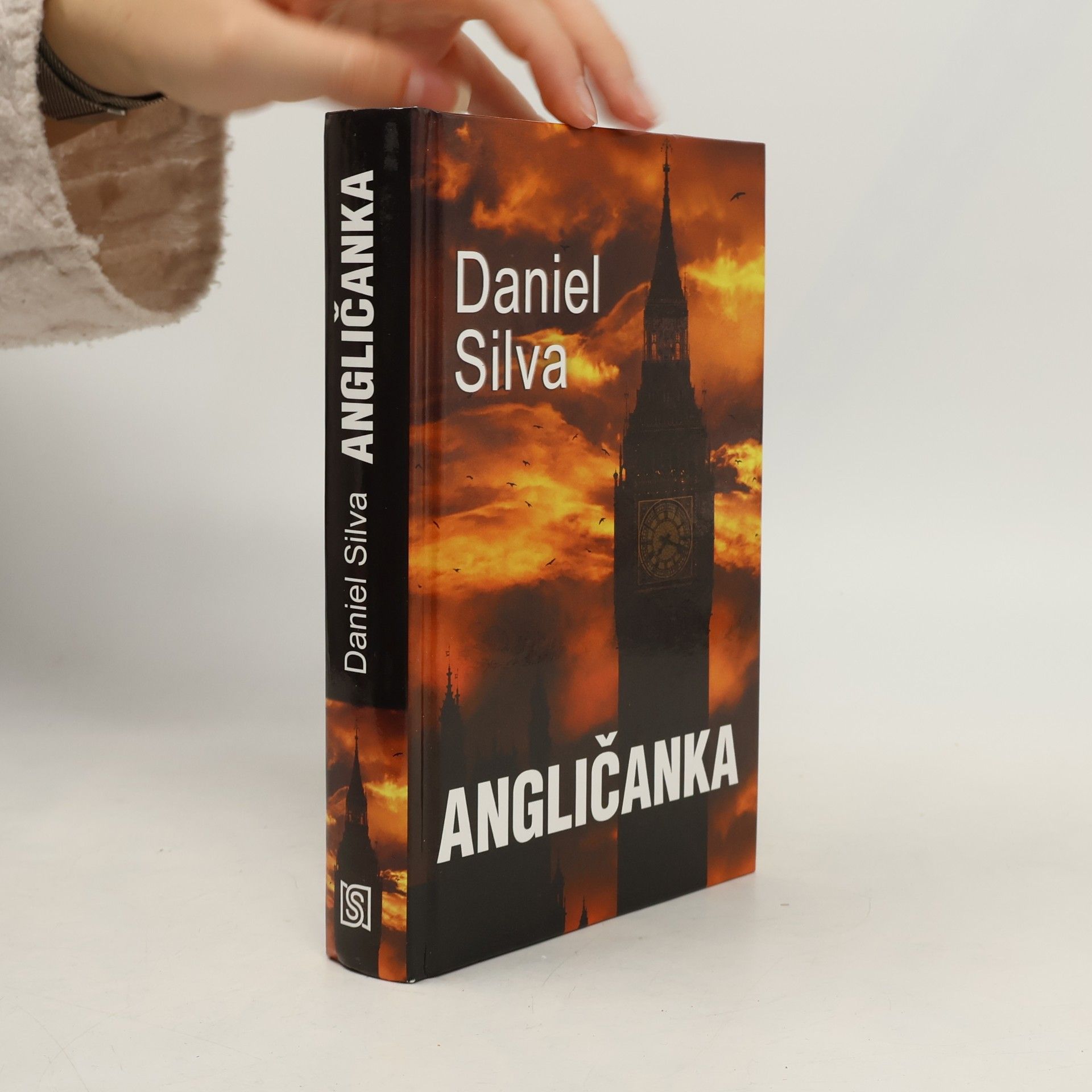 Daniel Silva Angličanka
