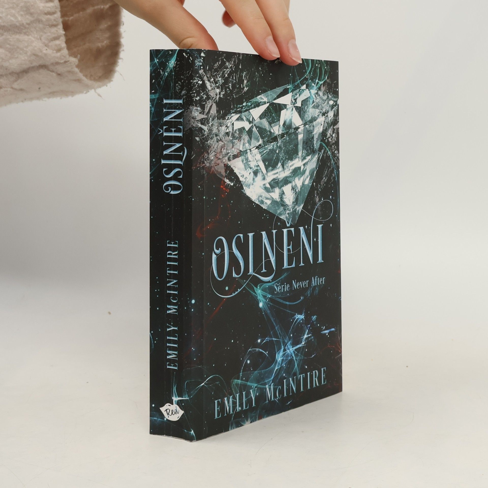 Emily McIntire Oslněni