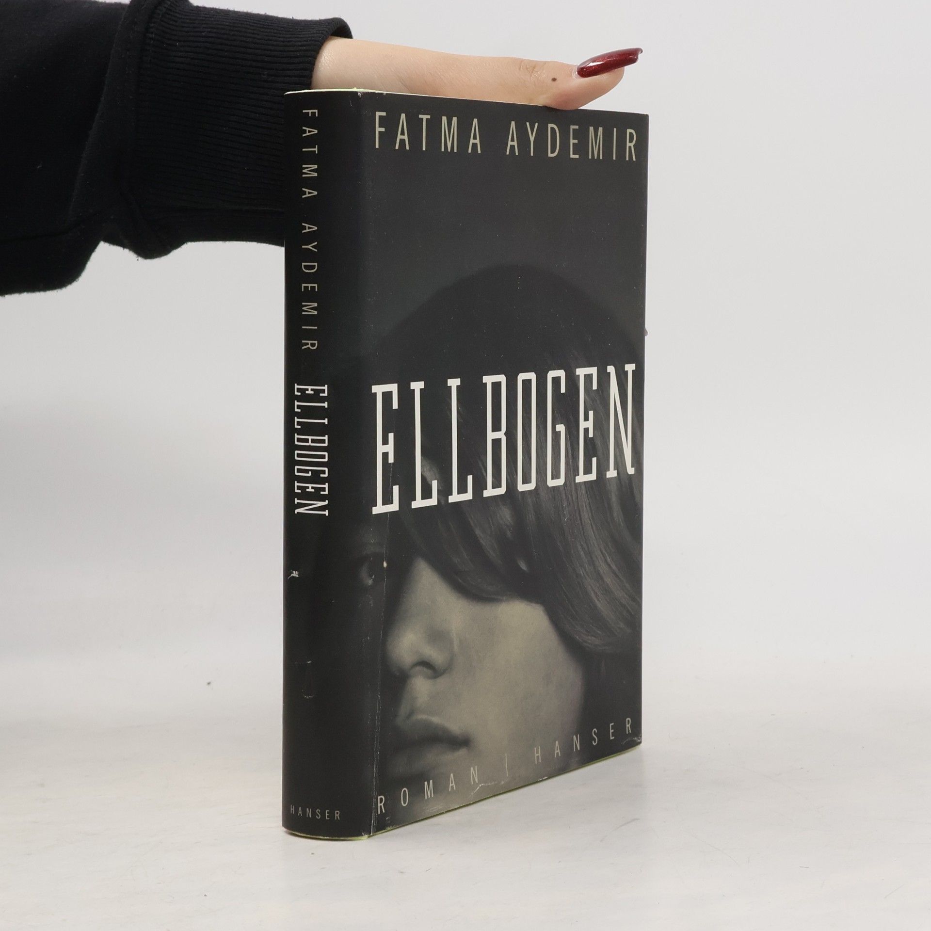 Fatma Aydemir Ellbogen