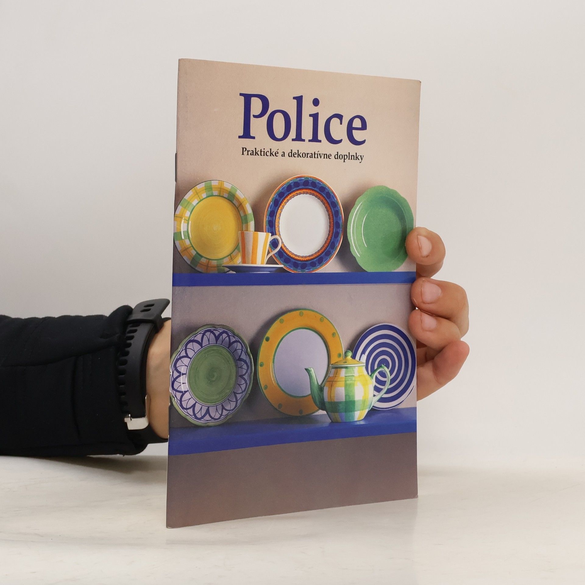 Greg Cheetham Police: Praktické a dekoratívne doplnky