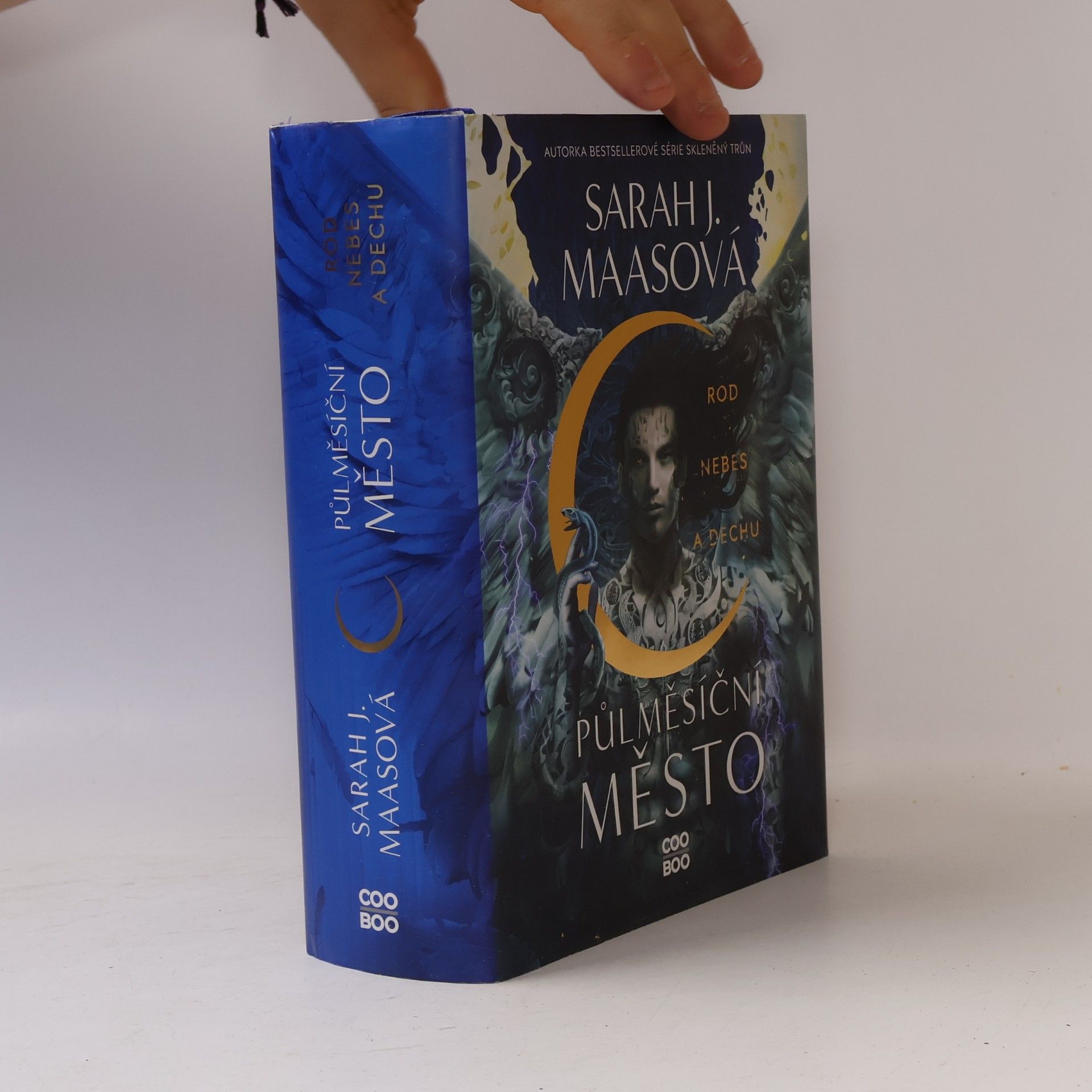 Sarah J. Maas Půlměsíční město. Rod nebes a dechu