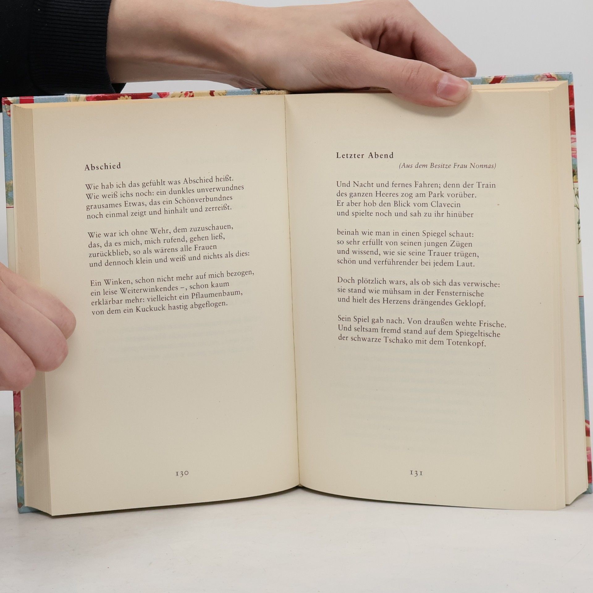 Rainer Maria Rilke In einer Rose steht dein Bett, Geliebte